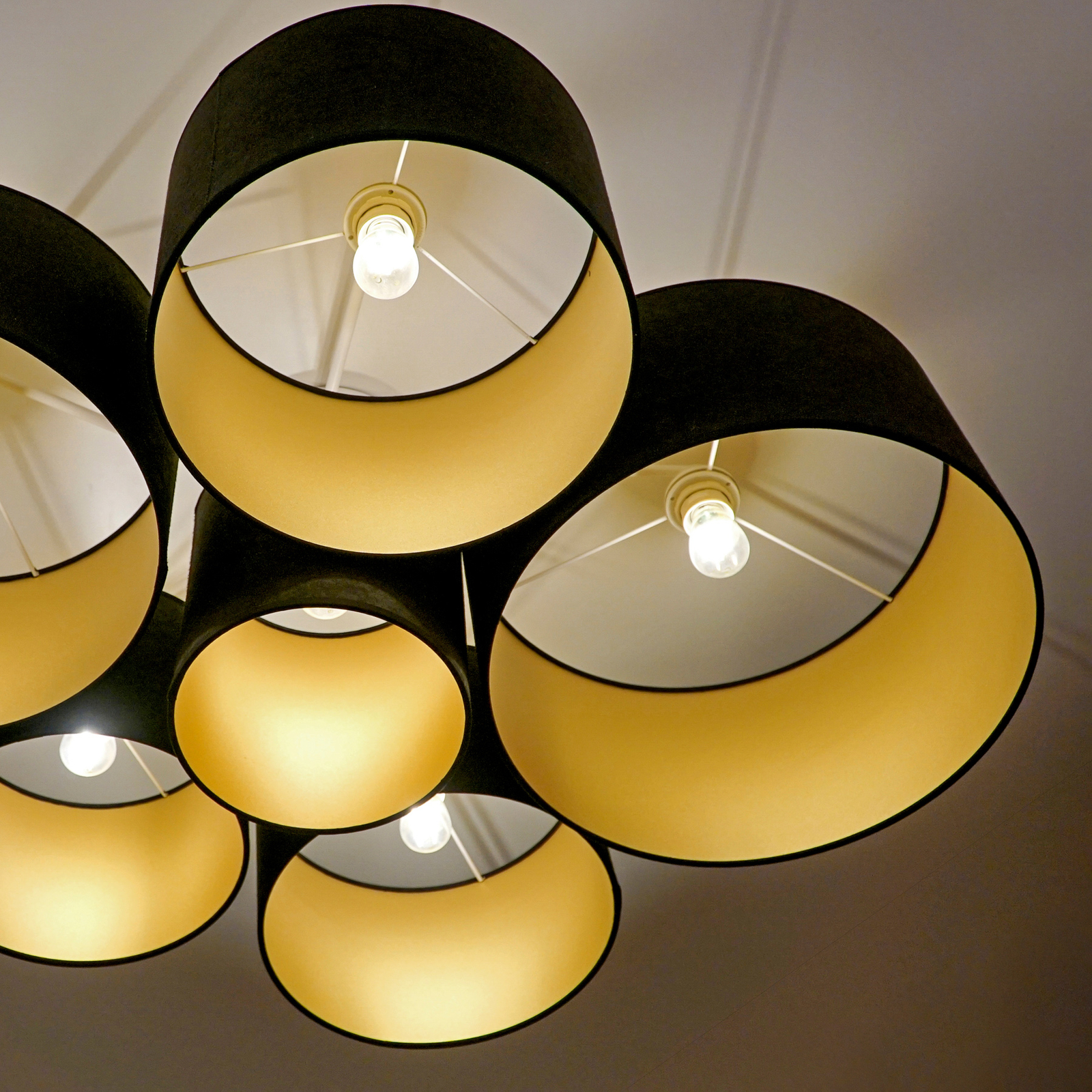 Euluna Lodge plafondlamp, 6-lamps, zwart/goud