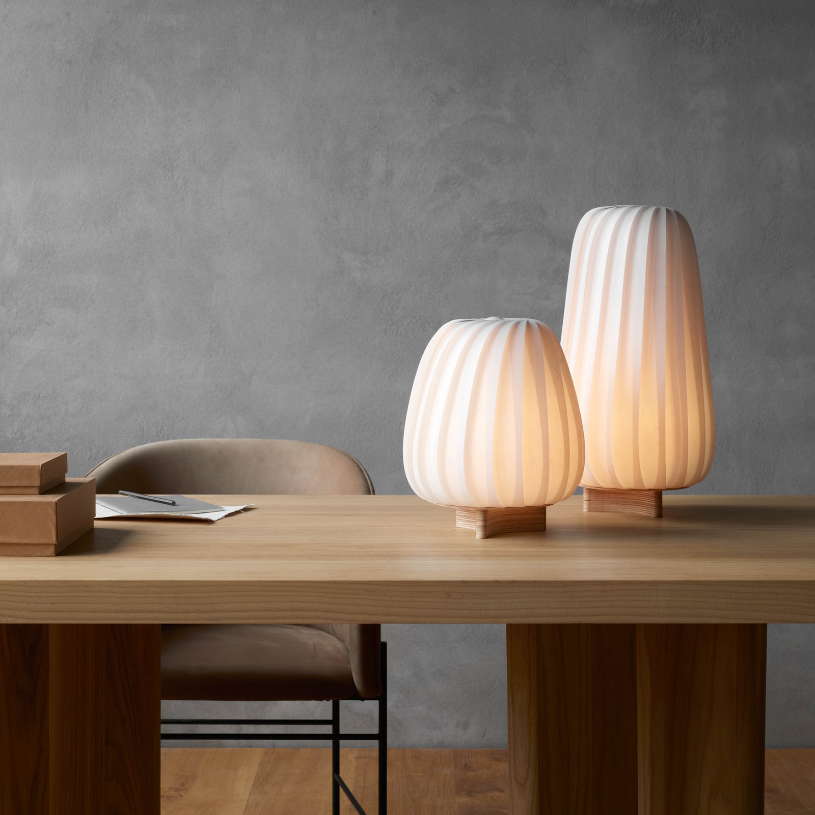 Lampe à poser Tom Rossau ST906, blanche, 31 cm de hauteur, en papier, culot E27