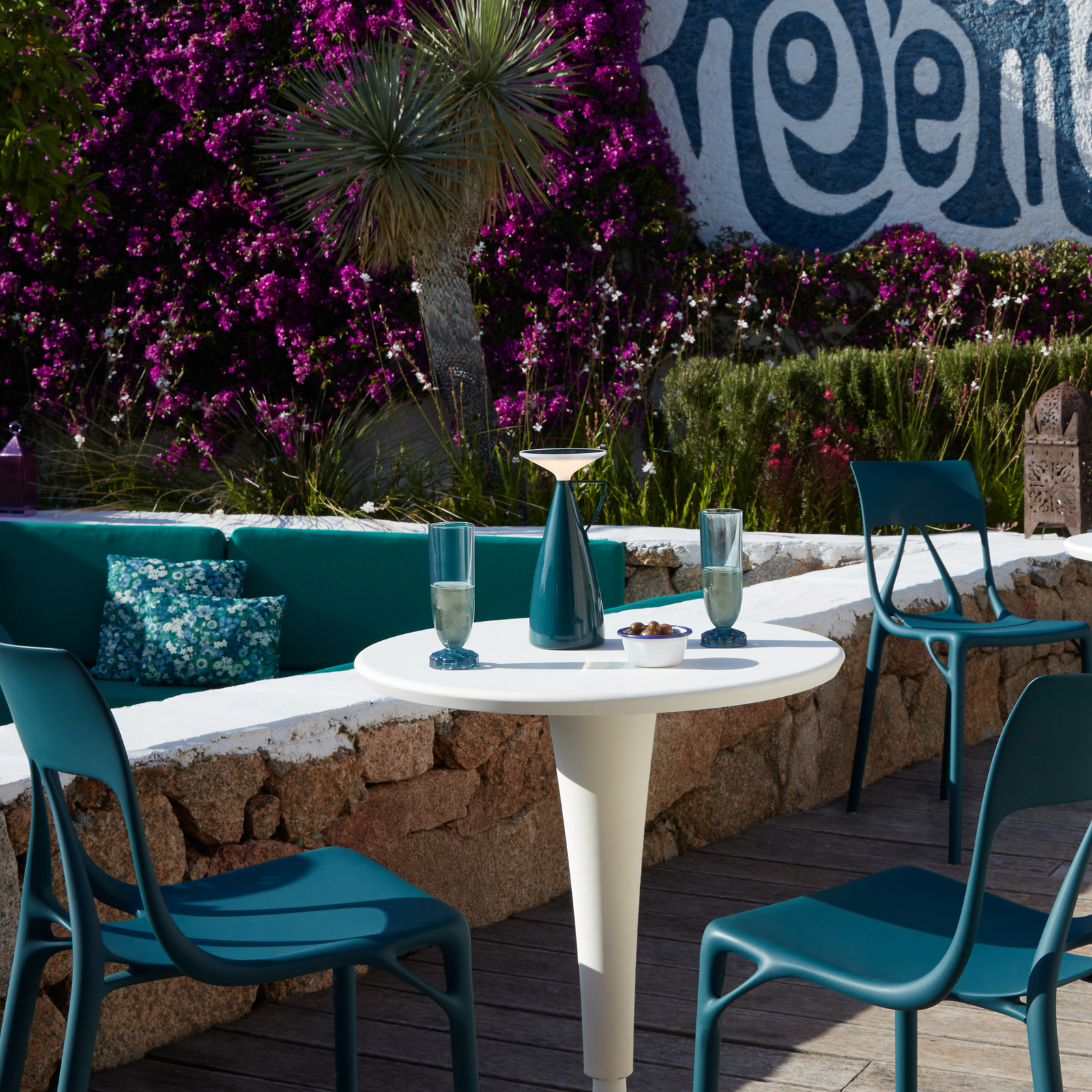 lampe à poser rechargeable LED Camomille, pétrole, hauteur 24 cm - Kartell