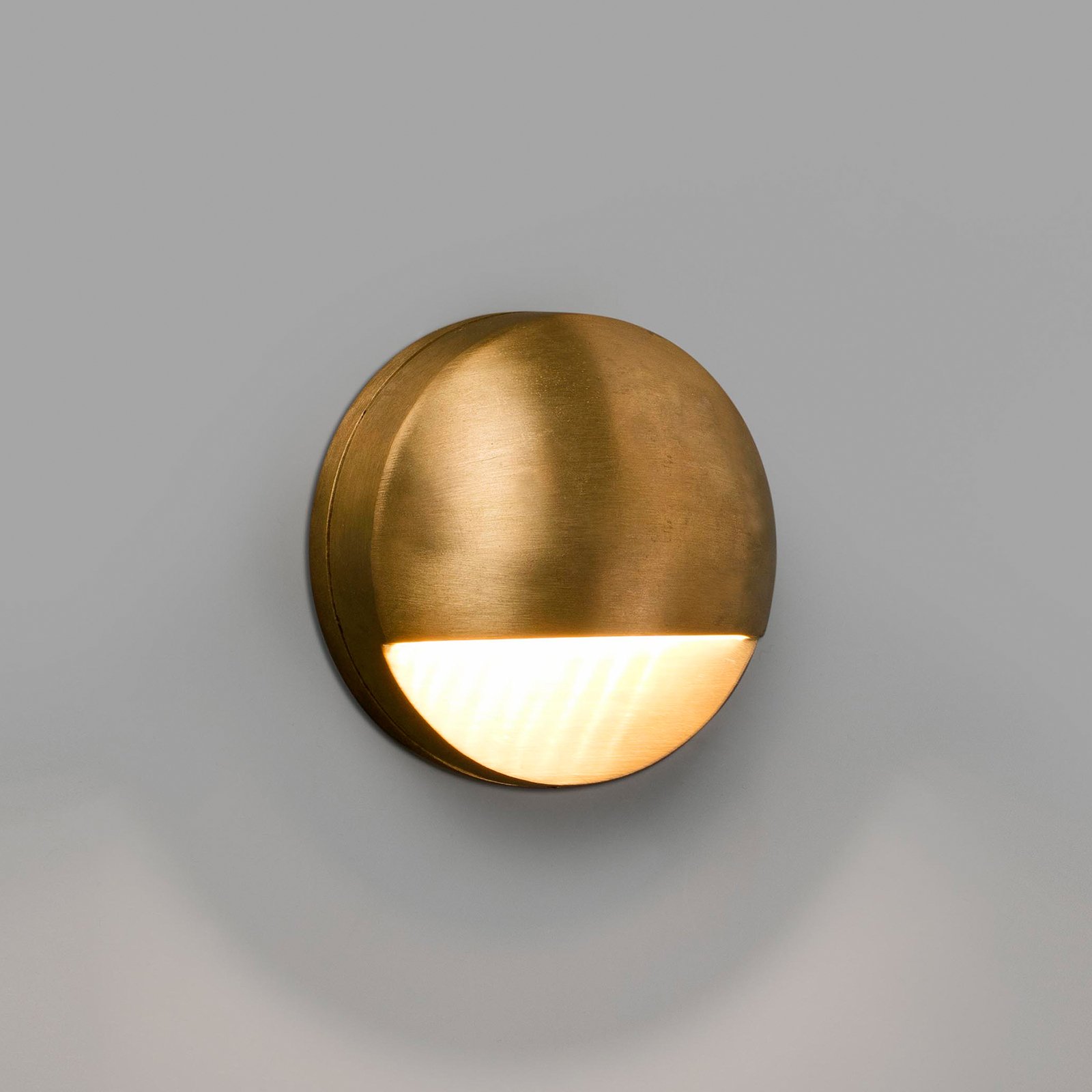 Drak LED outdoor wall lamp, brass