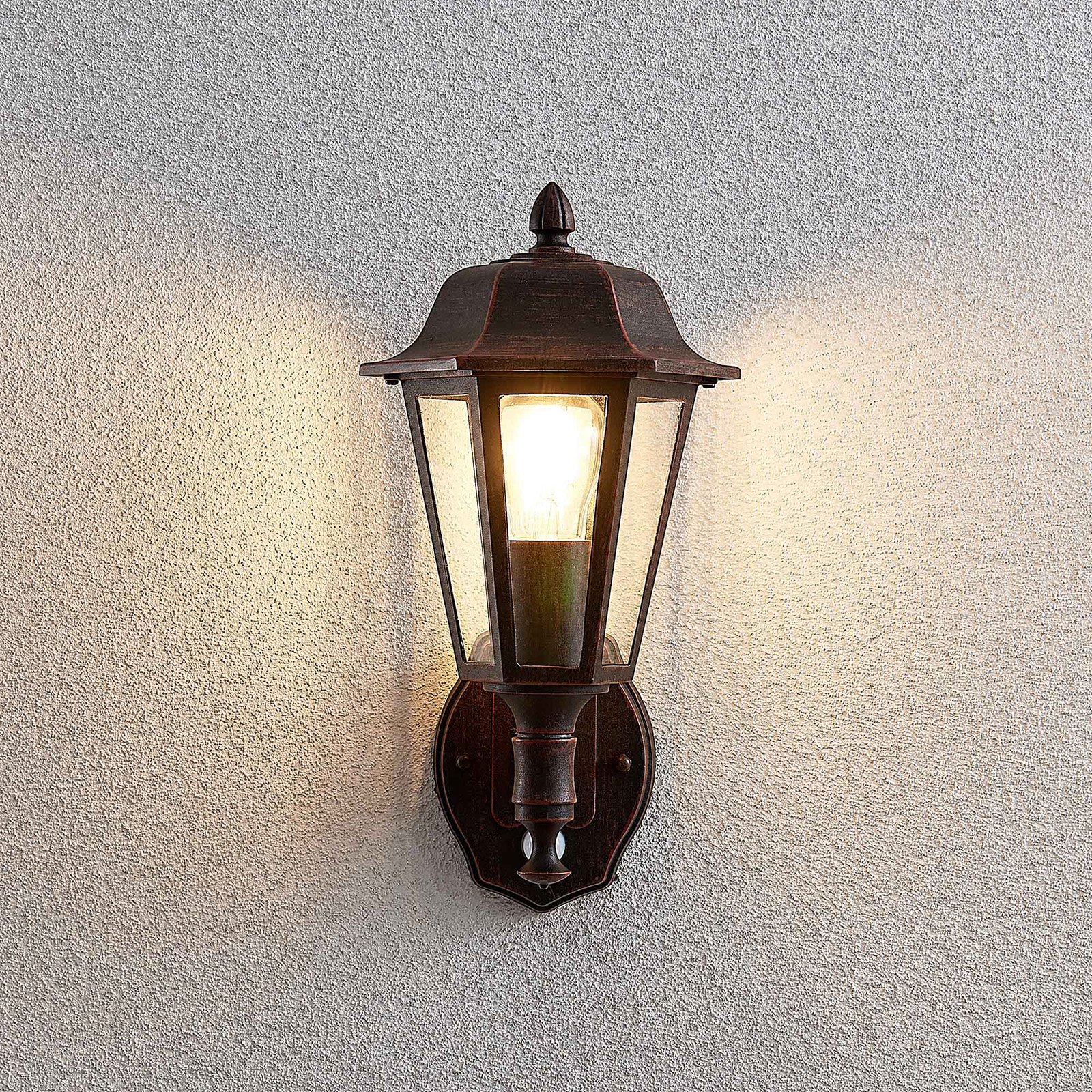 Noor Buiten Wandlamp w/Sensor Rust - Lindby