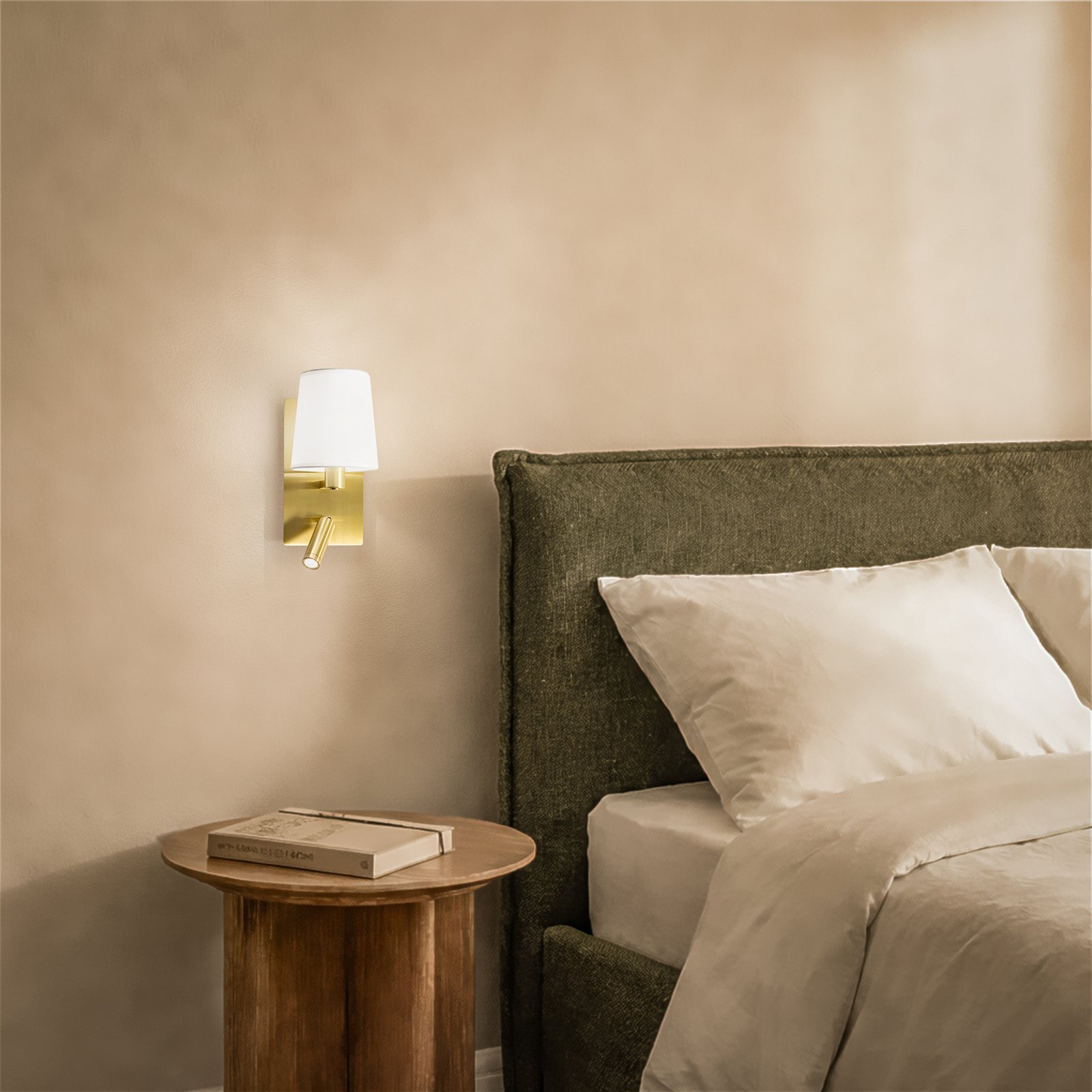 Lindby vegglampe Aiden, hvit, messing, LED-leselampe