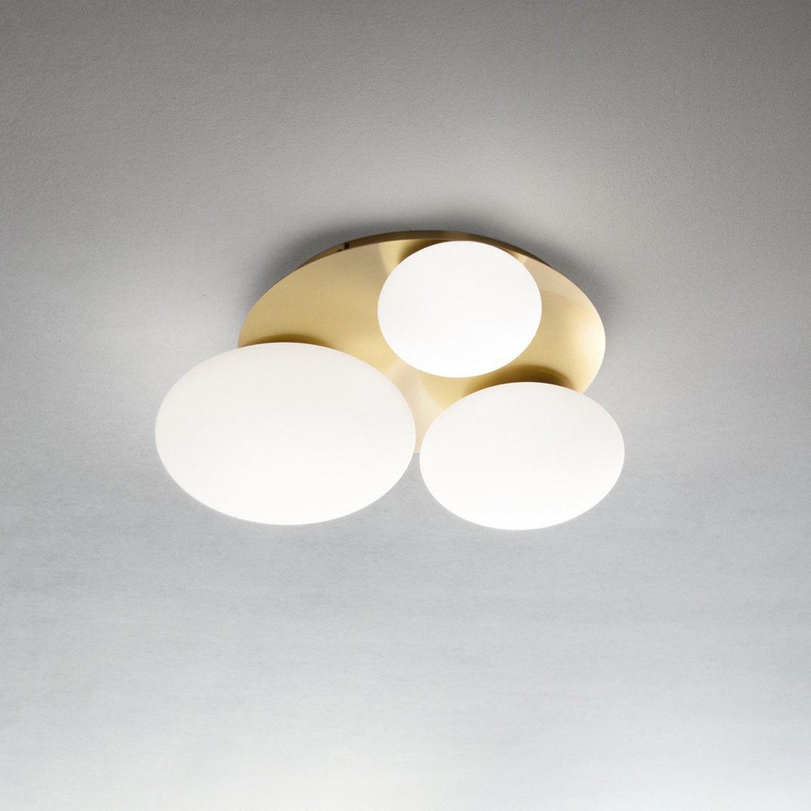 Ideallux Plafonieră Ideal Lux Ninfea culoare alamă sticlă opalină 3 lumini. - Camera de zi / sufragerie - design - alamă alb opal