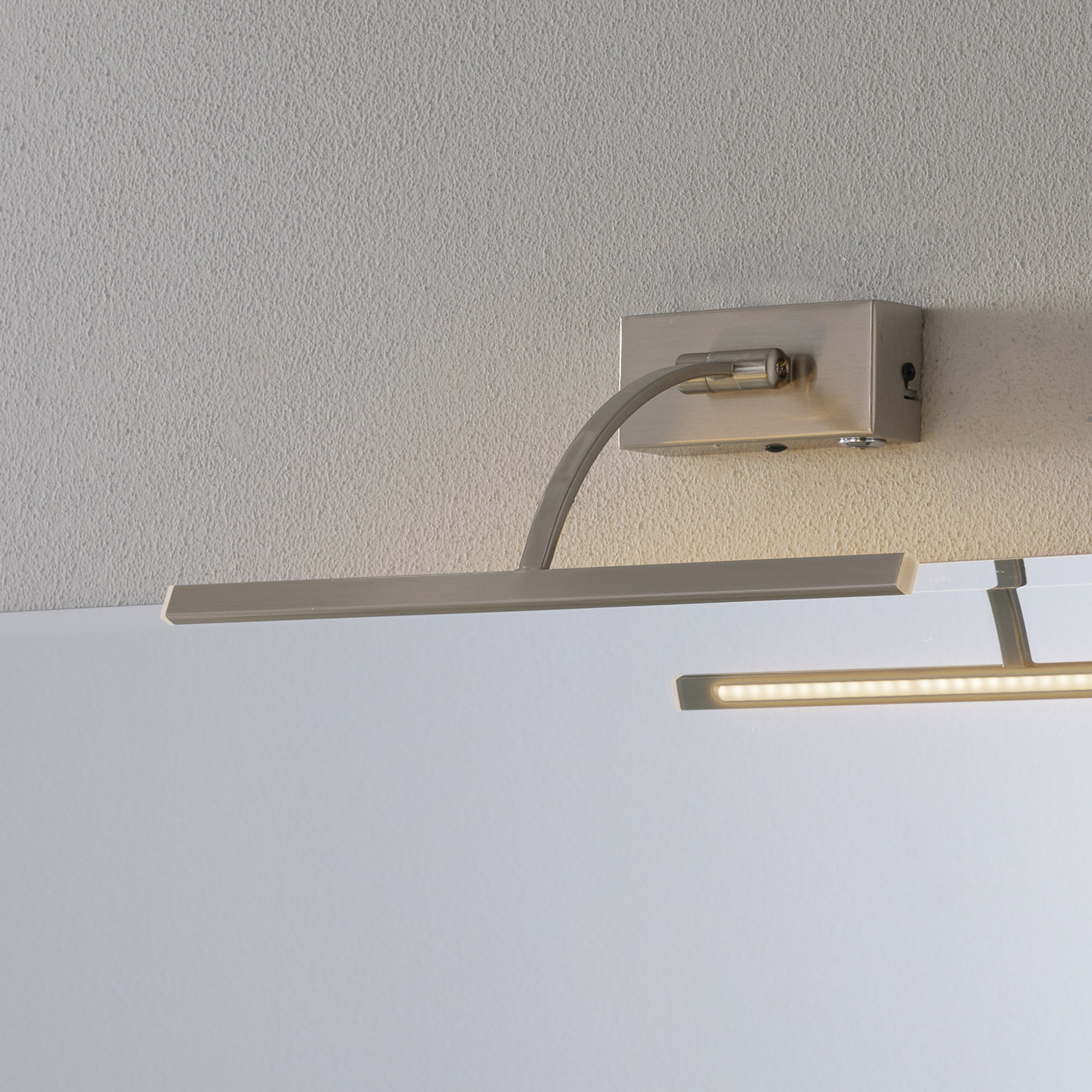 Matisse LED-væglampe, bredde 34 cm, sølv