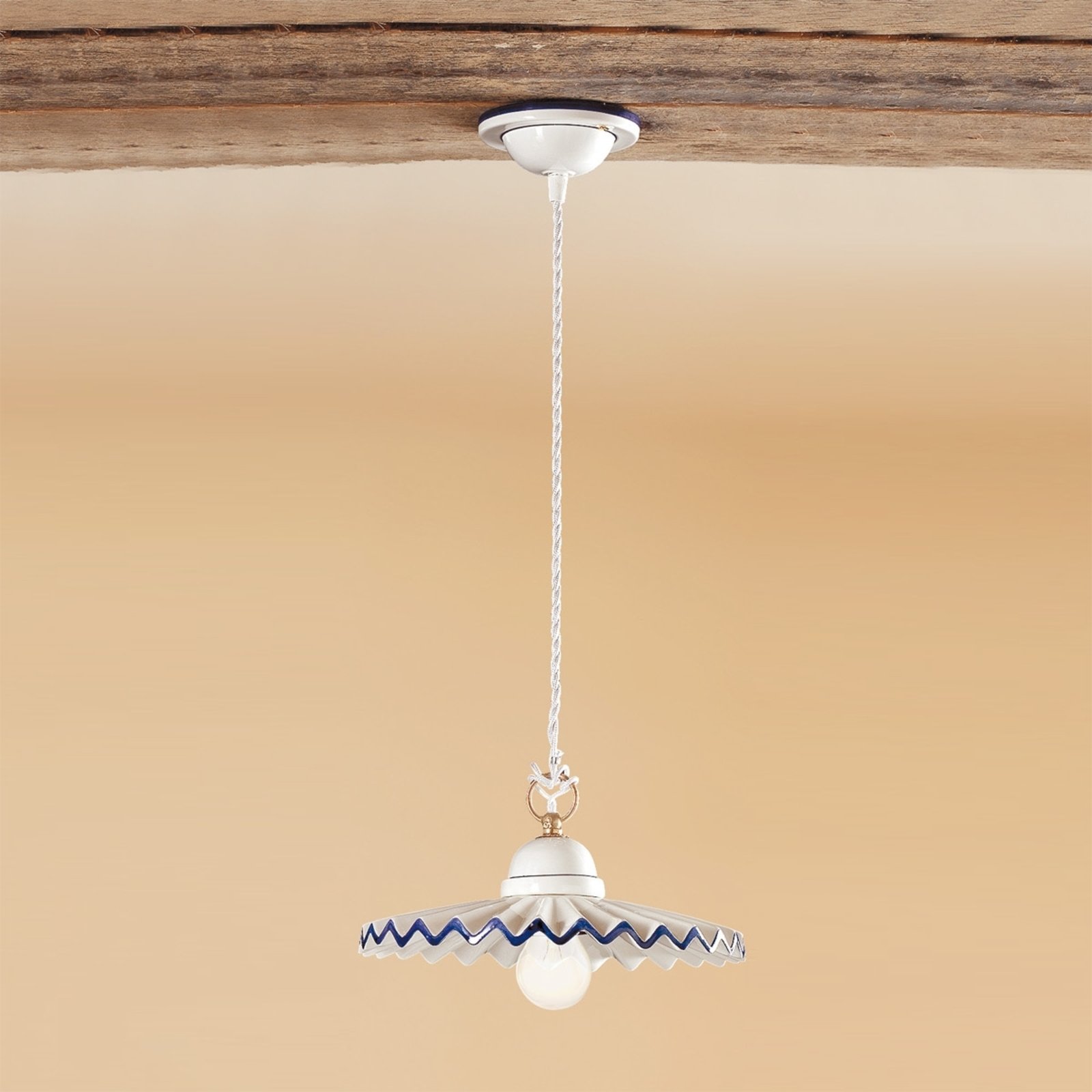 PIEGHE pendant light in a country house style