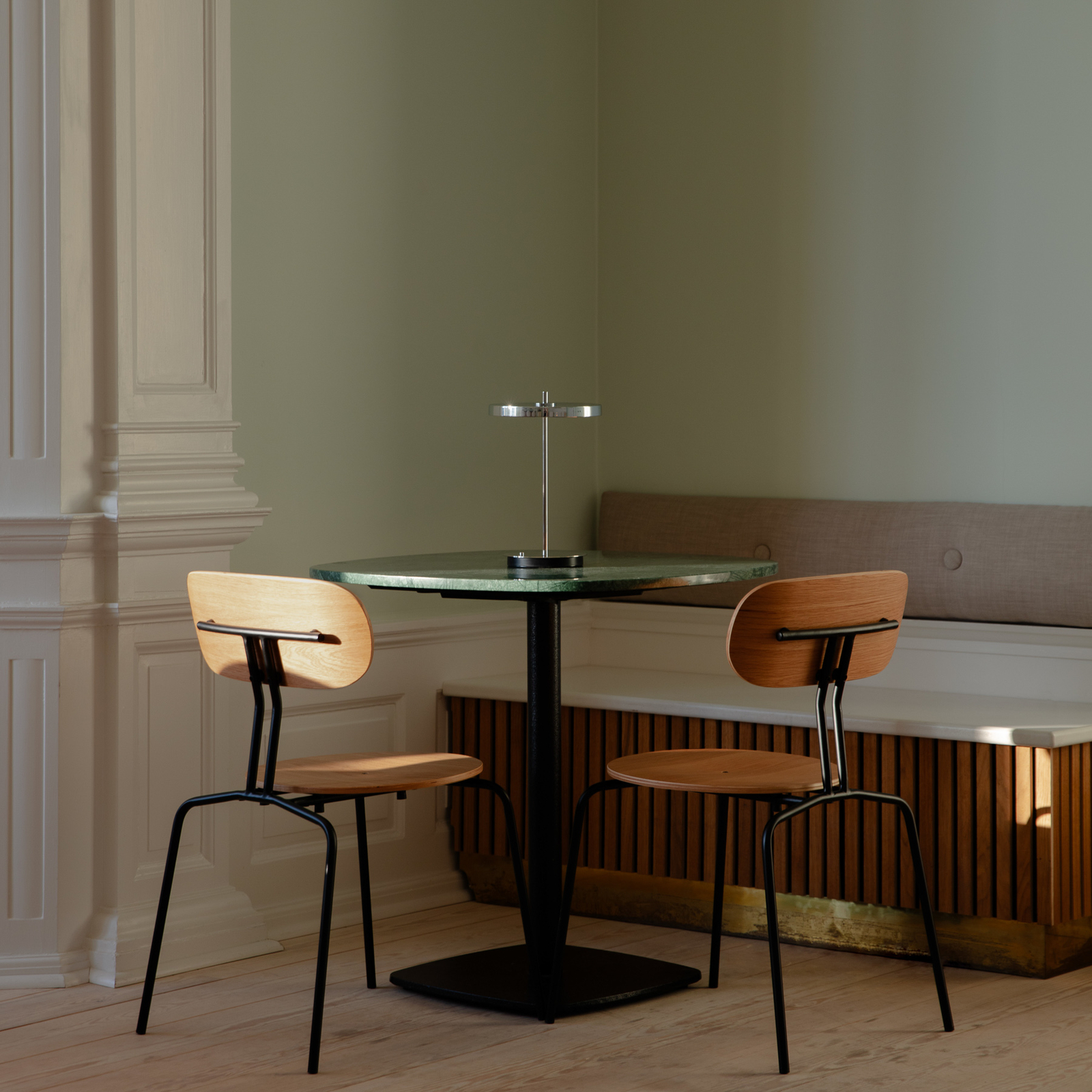 Asteria Move Hordozható Asztali Lámpa Polished Steel - UMAGE