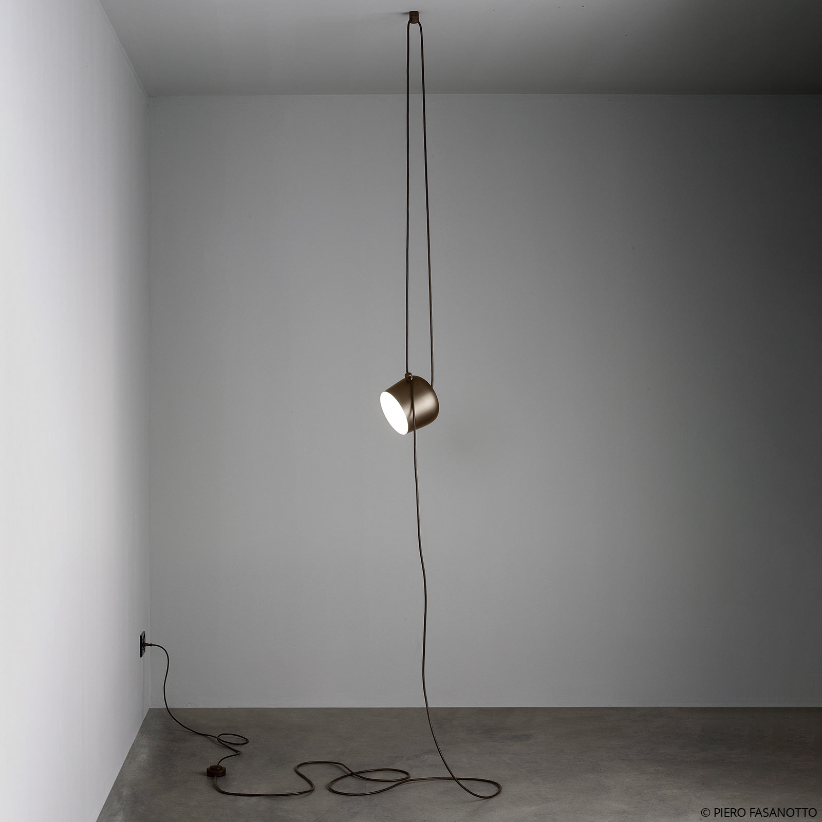 Flos FLOS Aim LED pendant light with plug, brown, for Living / Dining Room, aluminium, polycarbonate, 16 W, energy efficiency: A+, H: 21.1 cm