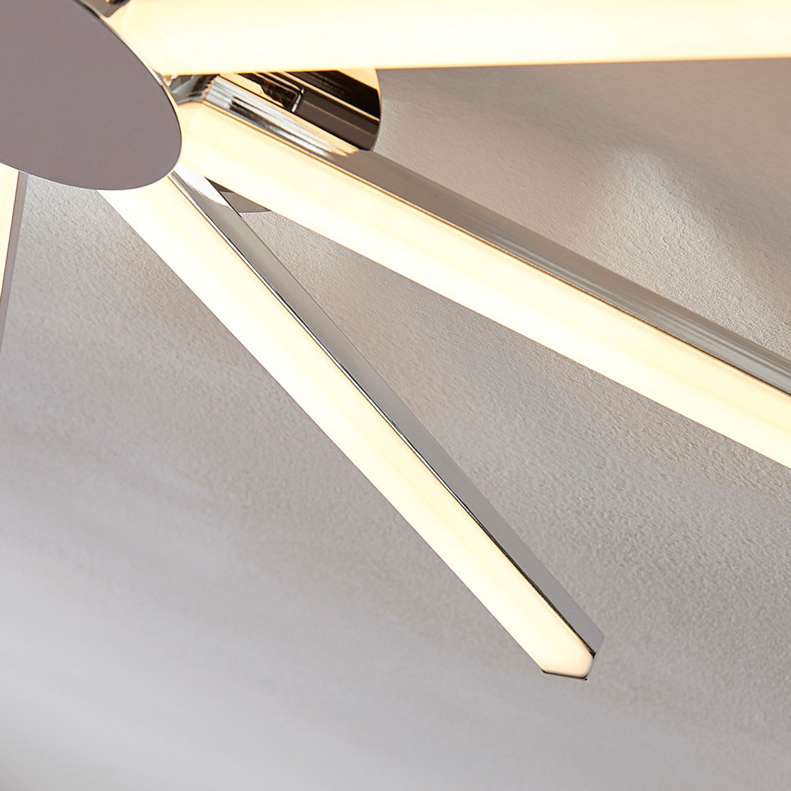 Sonnenförmige LED-Deckenlampe Korona, dimmbar 