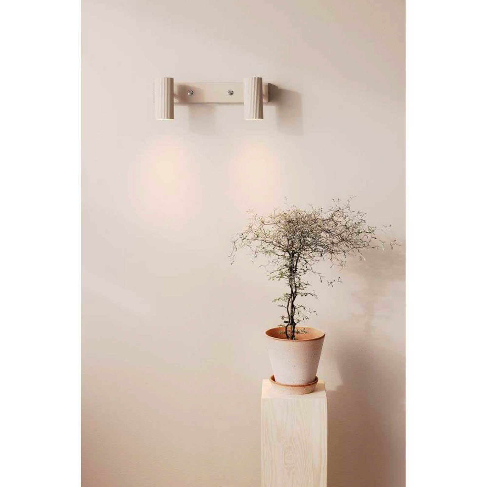 Hubble 2 Vegglampe Beige - Globen Lighting