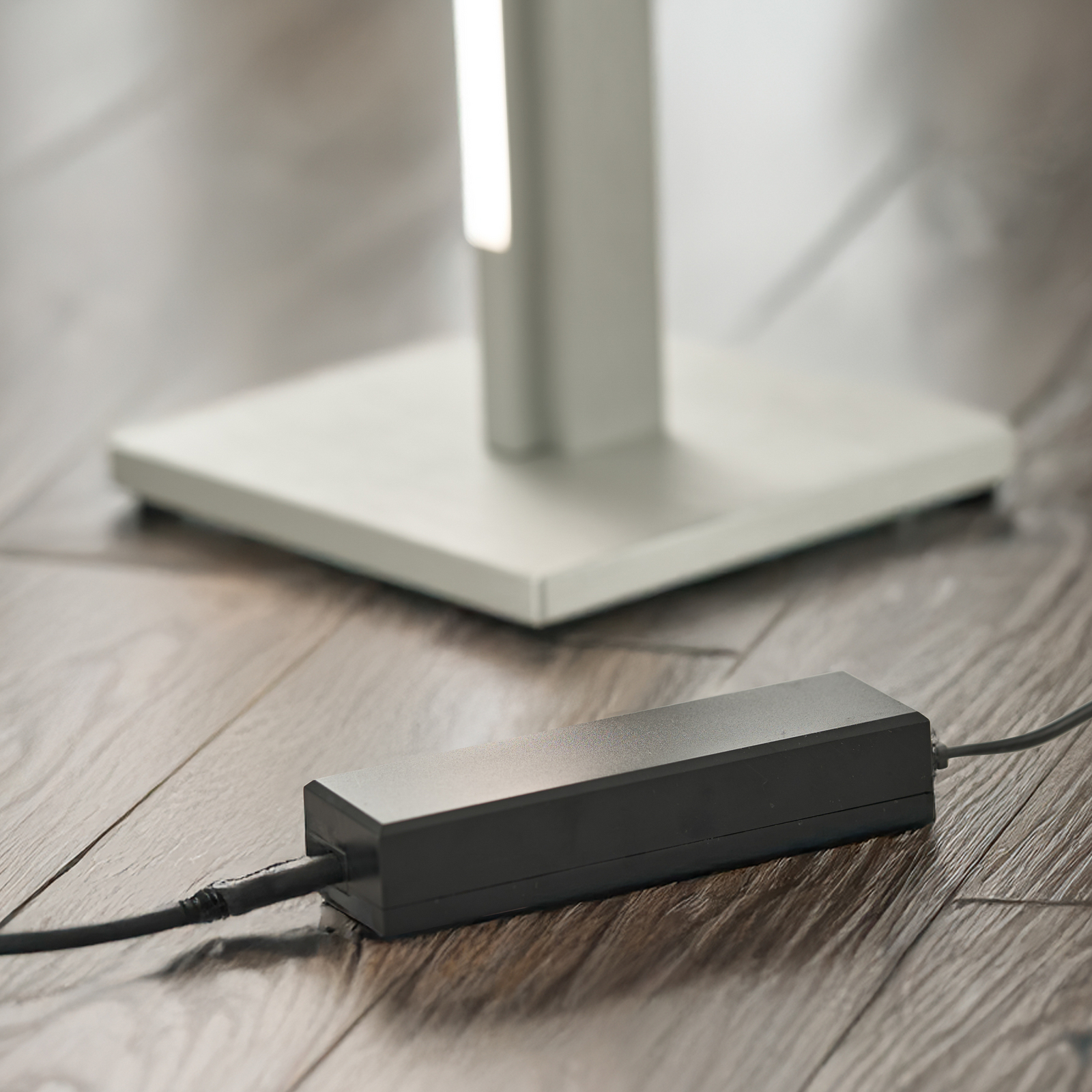 Quitani Talon LED stojacia lampa hliník eloxovaný prírodný