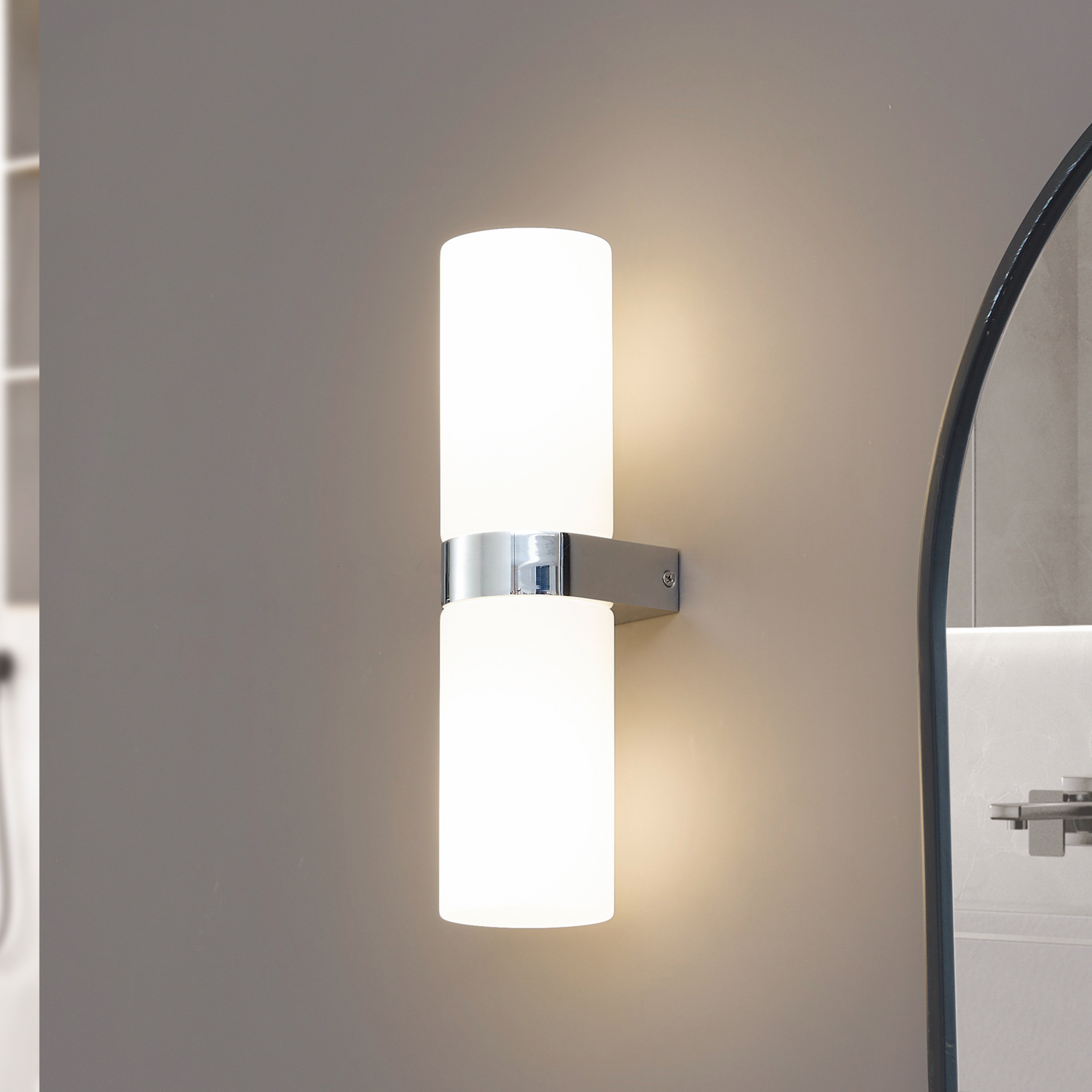 Lucande Candeeiro de parede Basolo para casa de banho, cromado, altura 31,5cm,