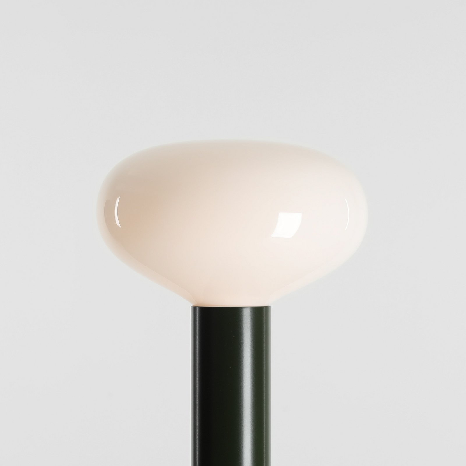 Candeeiro de pé Flo, verde, altura 138 cm, 1 lâmpada, vidro Candeeiro de pé Flo, verde, altura 138 cm, 1 lâmpada, vidro