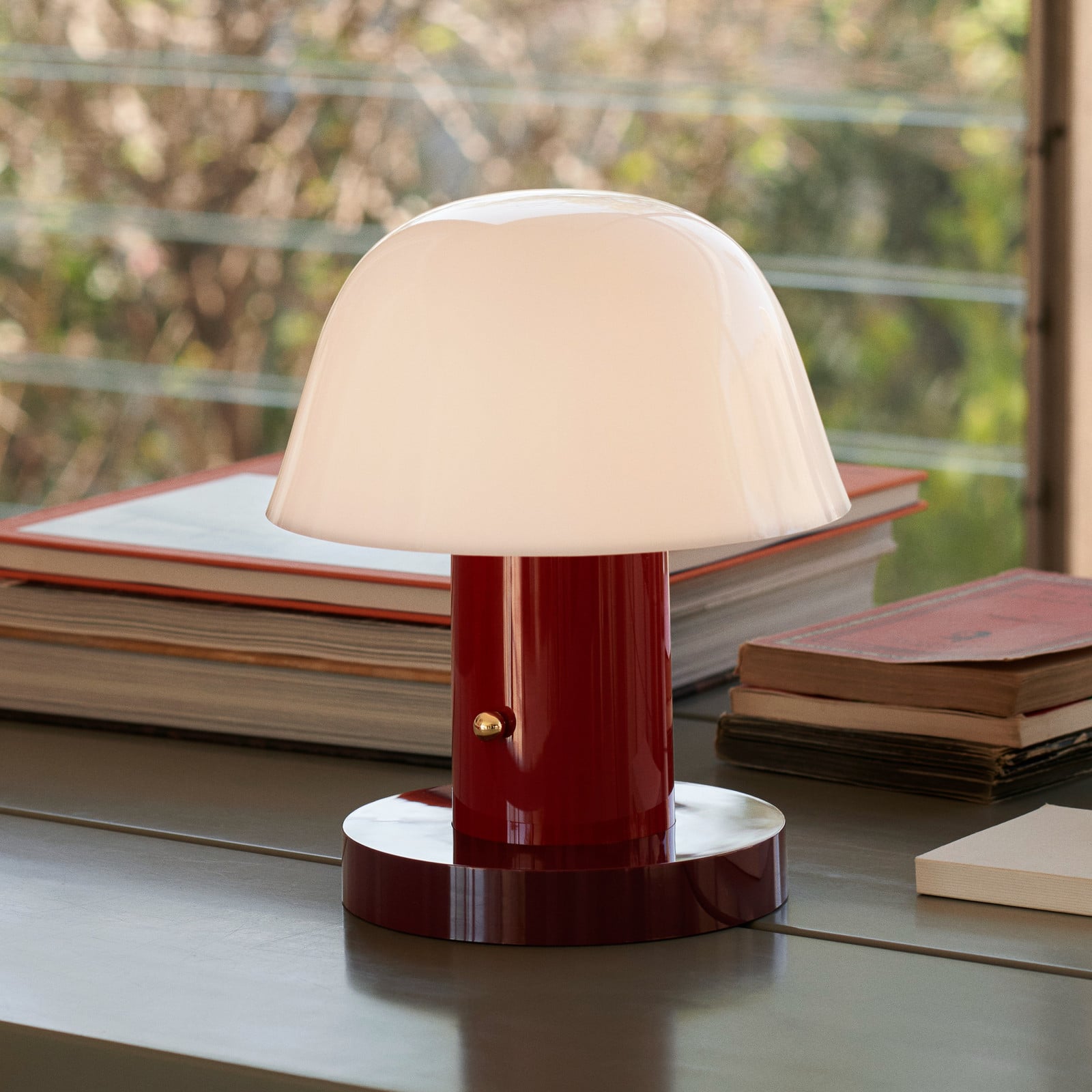 Setago JH27 bærbar bordlampe, maroon/grape &Tradition - Stue - Design - Plastik - Med skærm