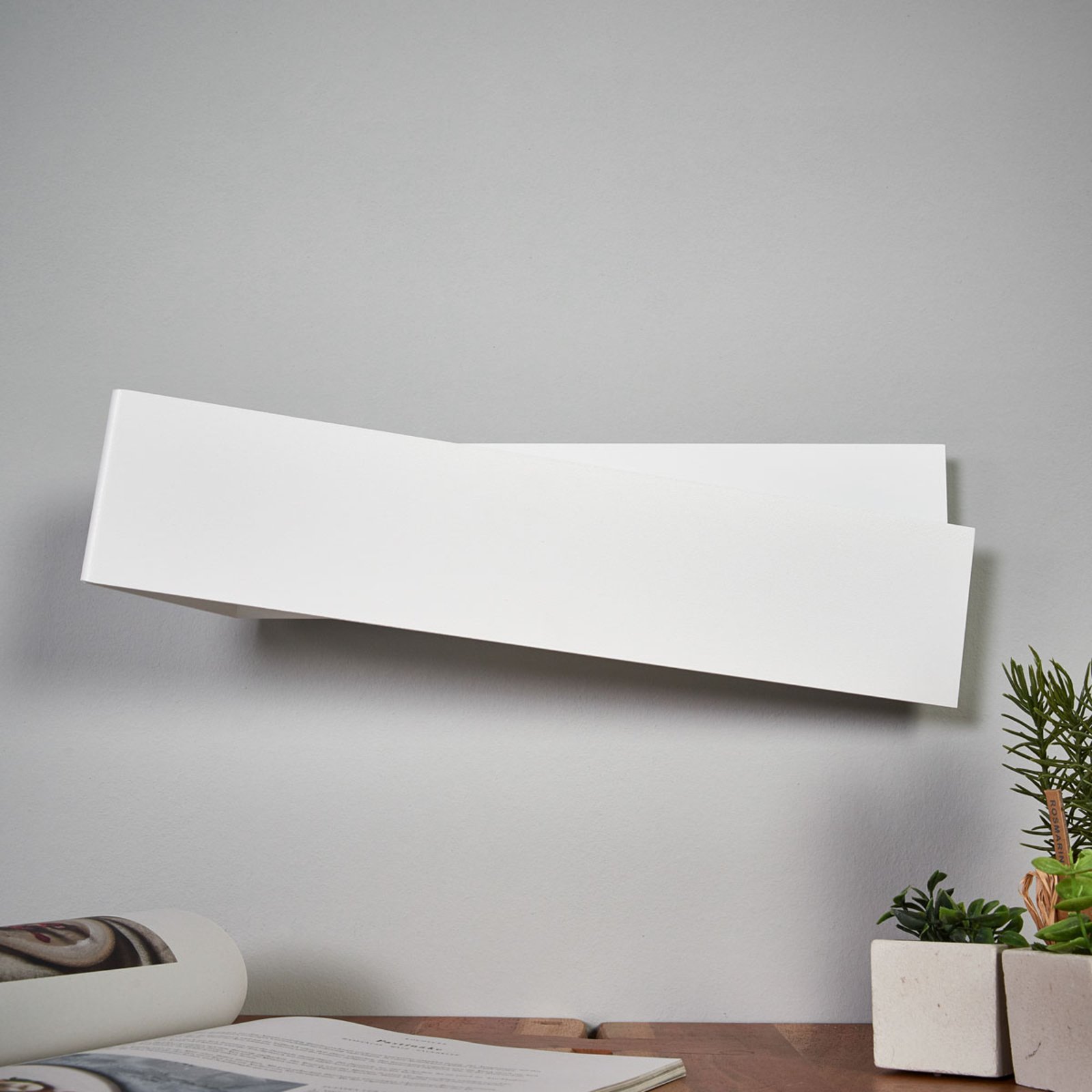 Baltos spalvos "Zig Zag" sieninis šviestuvas 43 cm