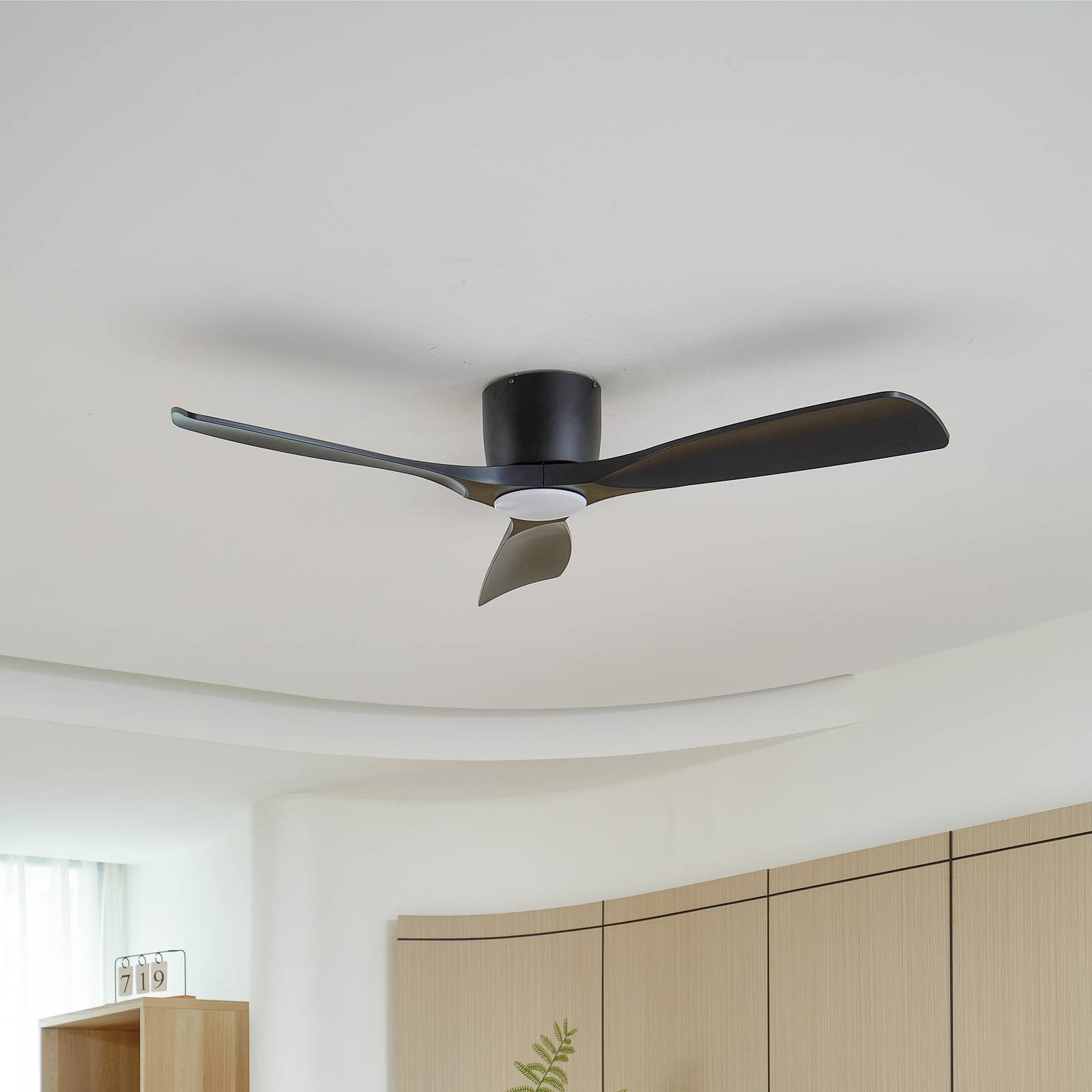 Stropný ventilátor Lucande LED Moneno, čierny, DC, tichý