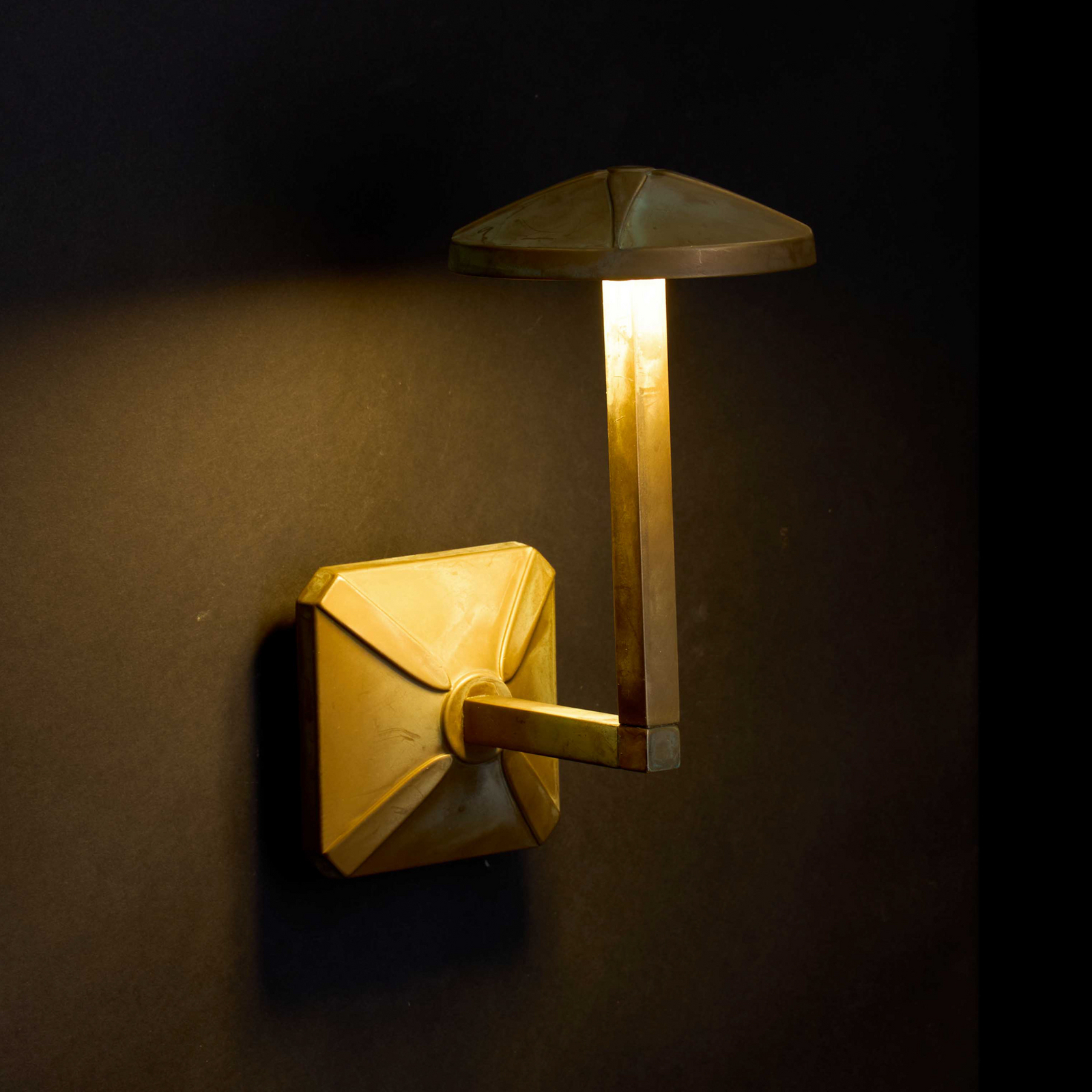 Aura Disk LED kültéri fali világítás, magasság 24 cm, antik sárgaréz Aura Disk LED kültéri fali világítás, magasság 24 cm, antik sárgaréz