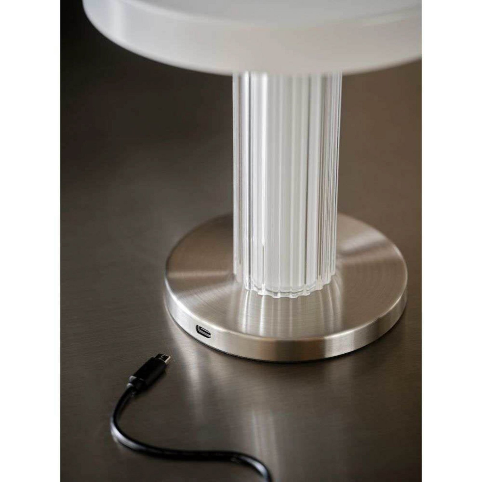 LED-batteridrevet bordlampe Trezzi, hvid, højde 22 cm, metal/glas