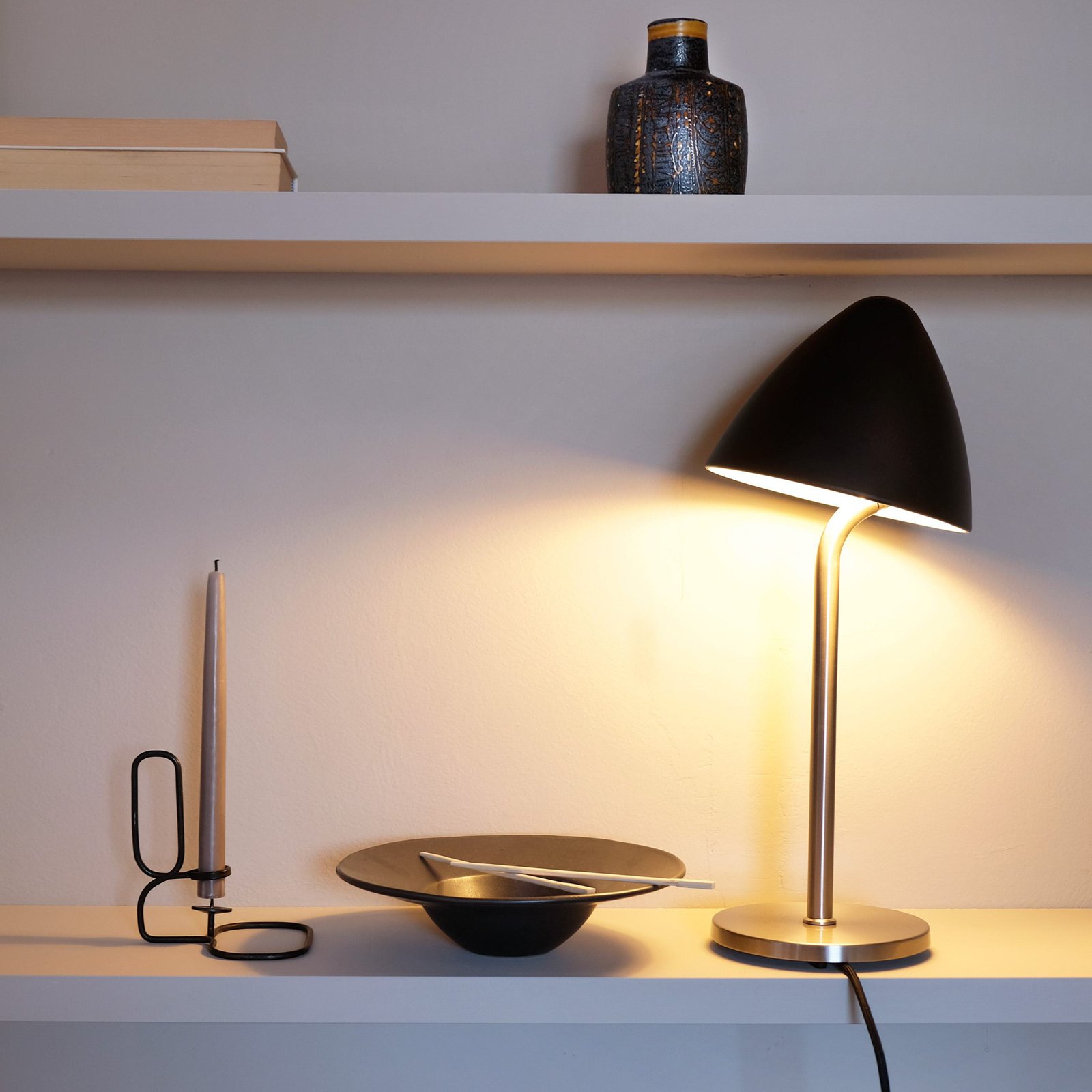 Dyberg Larsen Lampe de table Oulu, noir/acier, hauteur 47 cm