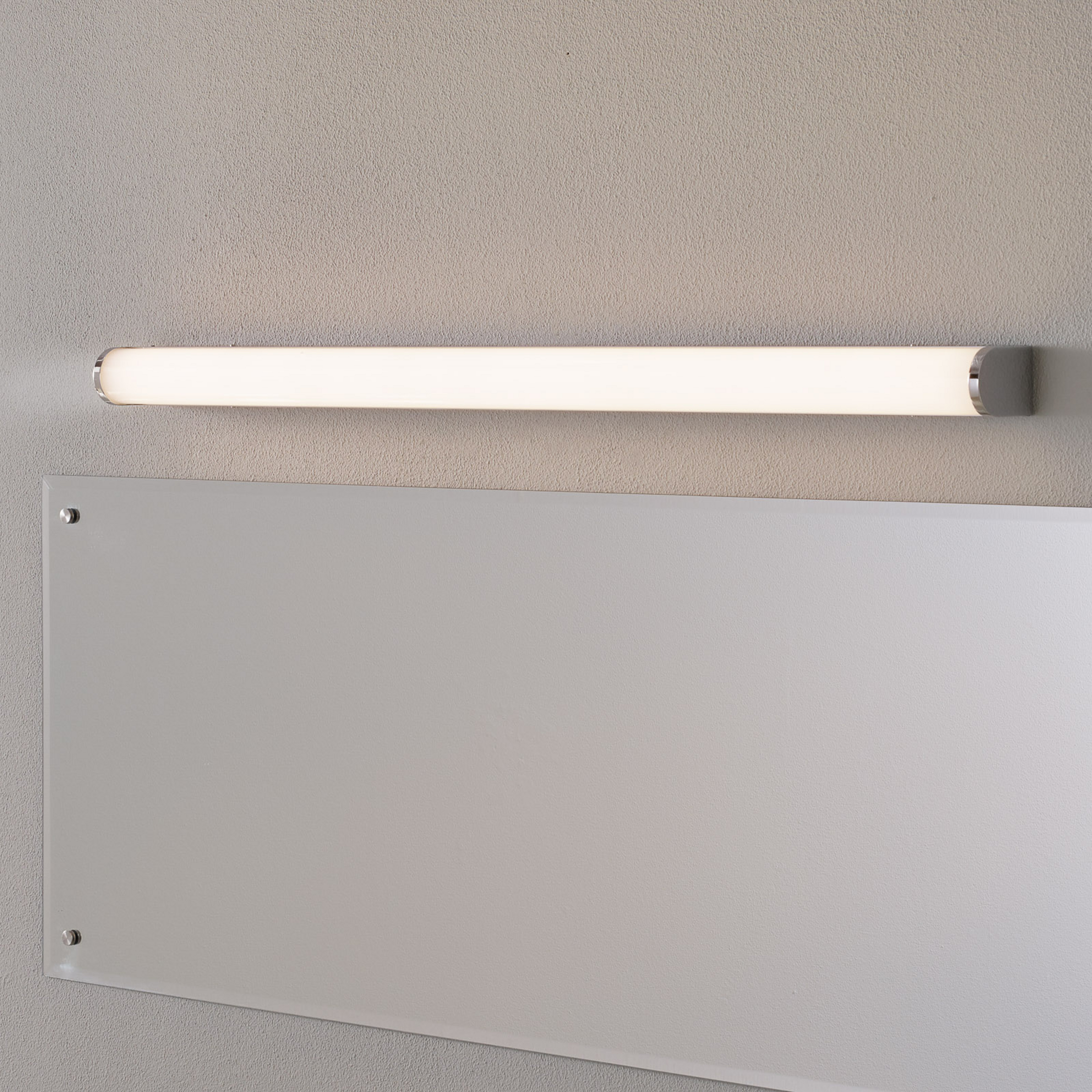 Helestra Ponto LED-Wandleuchte IP44 90cm