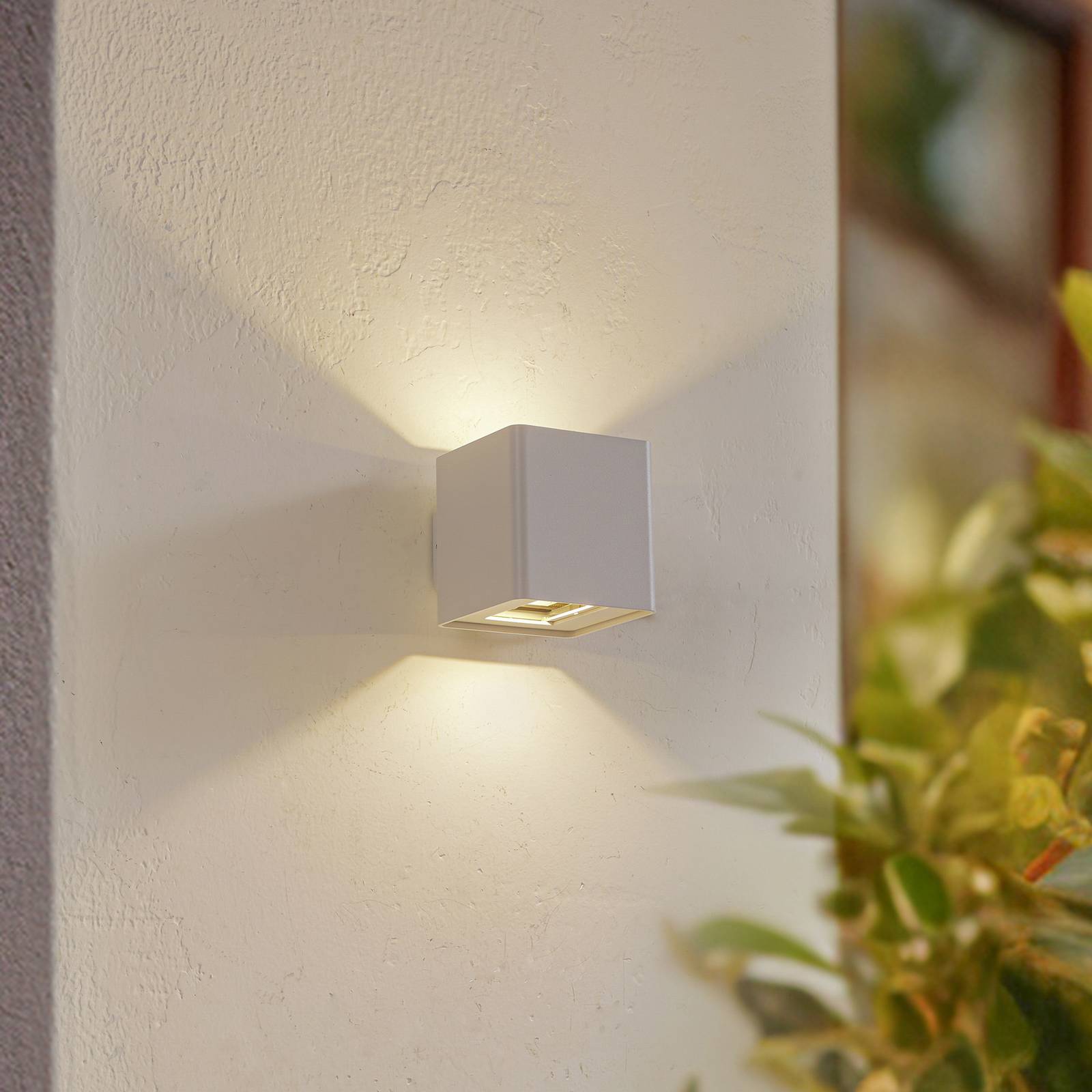 Lucande LED-Außenwandleuchte Aaron, weiß, Alu, up/down günstig online kaufen