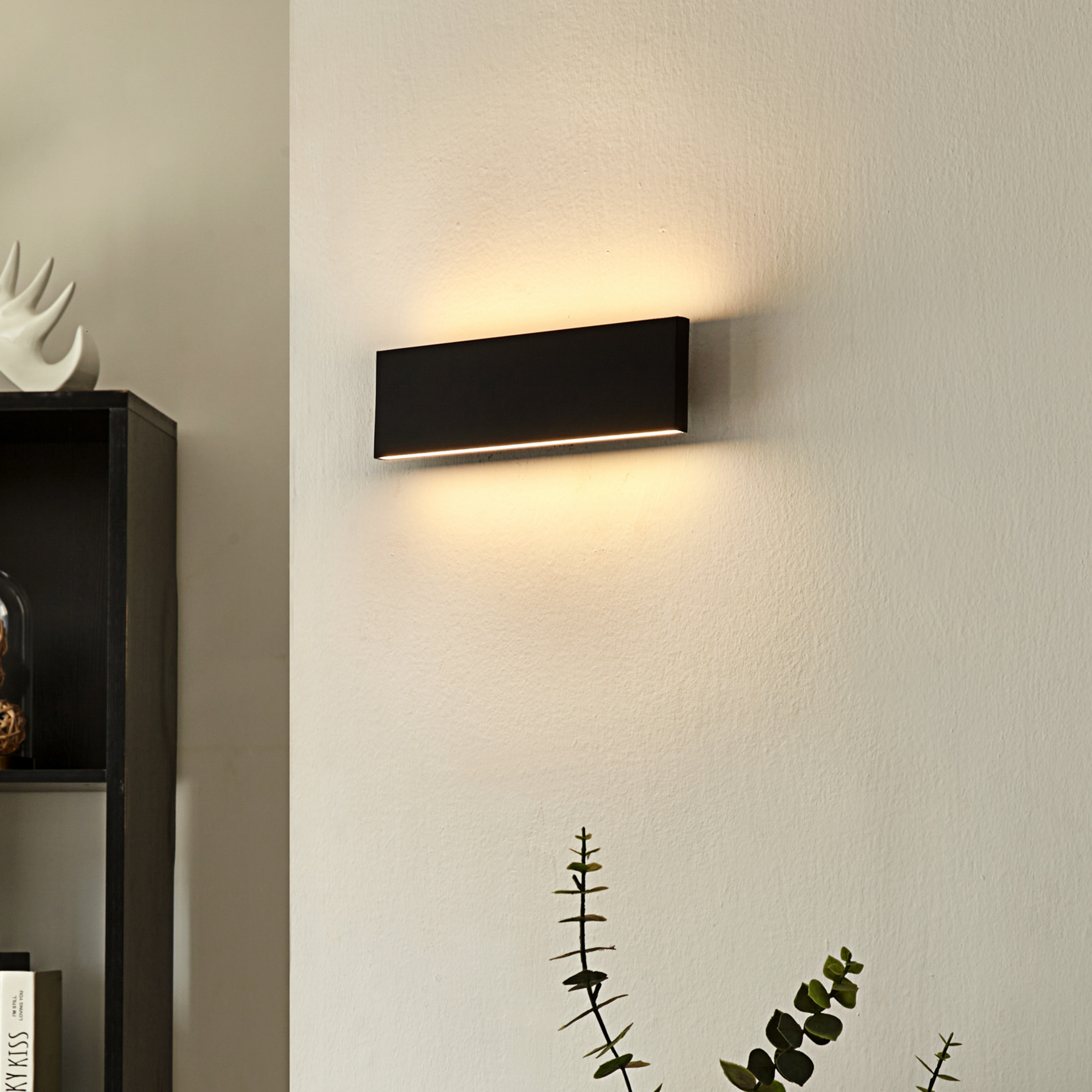 Nástěnné LED svítidlo Lindby Ignazia, 28 cm, černá, kov, nahoru/dolů