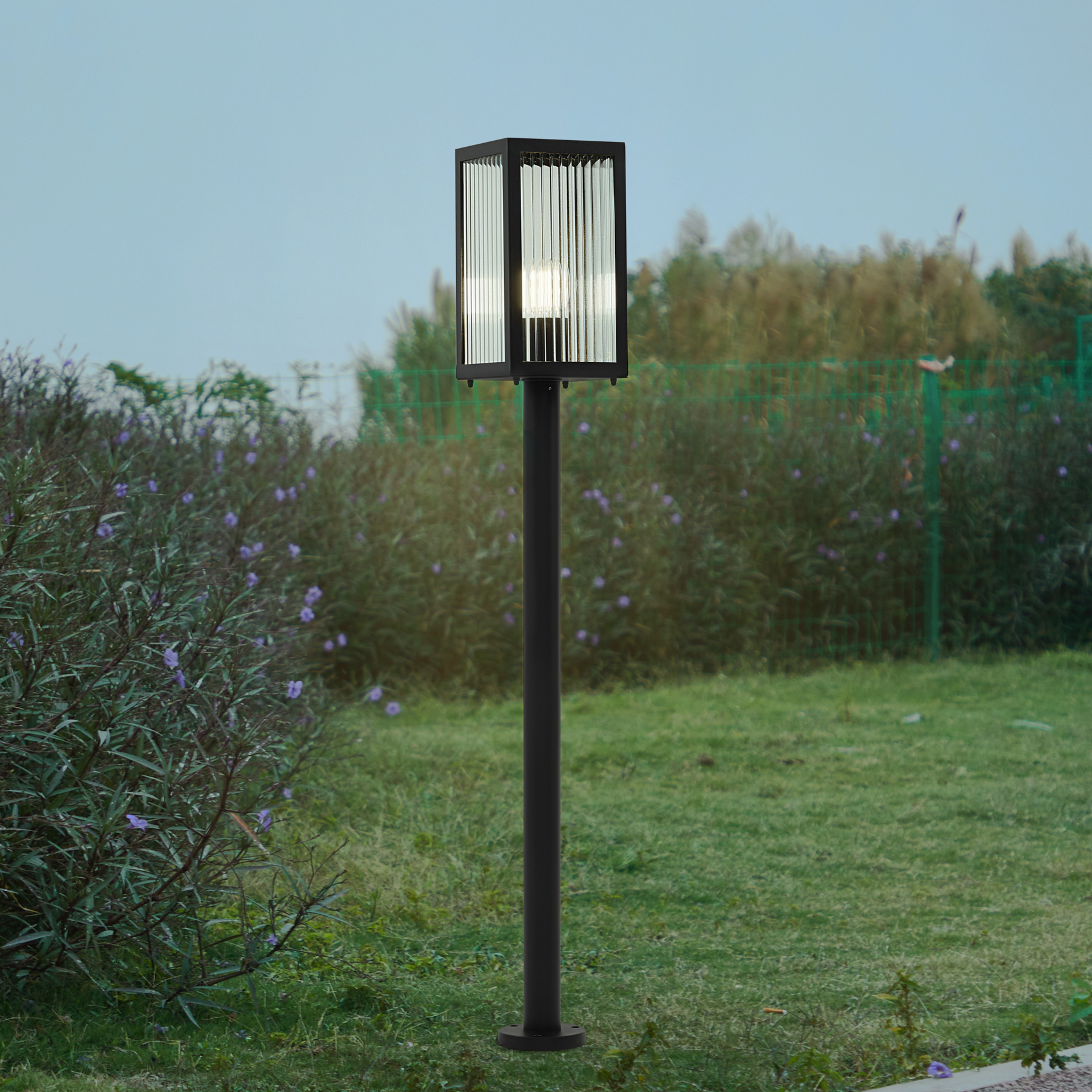 Borne lumineuse Lindby Bolgar, noir, métal, verre, 15 cm