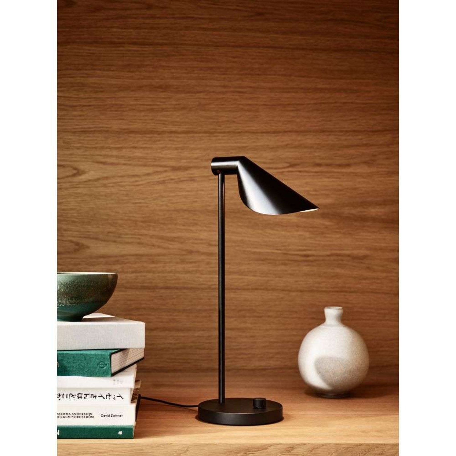 MS Series MS022 Bordslampa Black PVD - Fritz Hansen