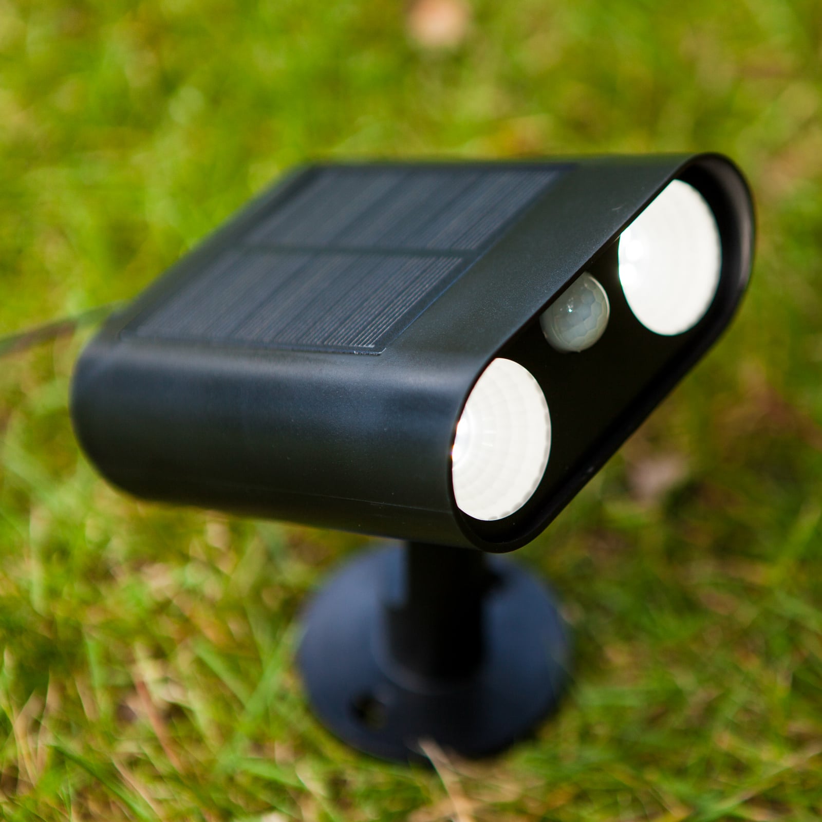 Ηλιακός προβολέας LED με πασσάλου BINGO, μαύρος, 16 cm, αισθητήρας, IP54