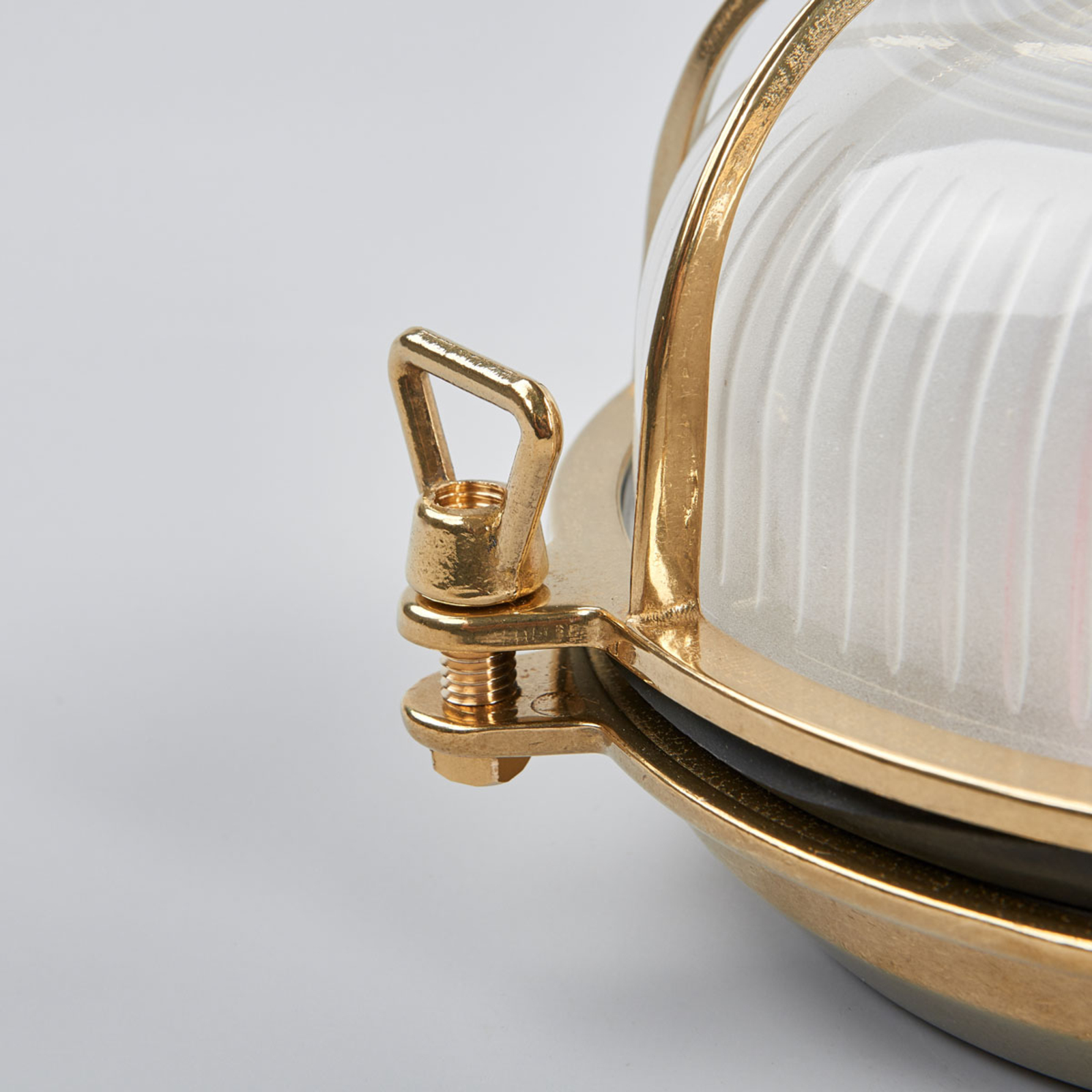 Rund utendørs vegglampe Bengt messing | Lampegiganten.no Rund utendørs vegglampe Bengt messing | Lampegiganten.no