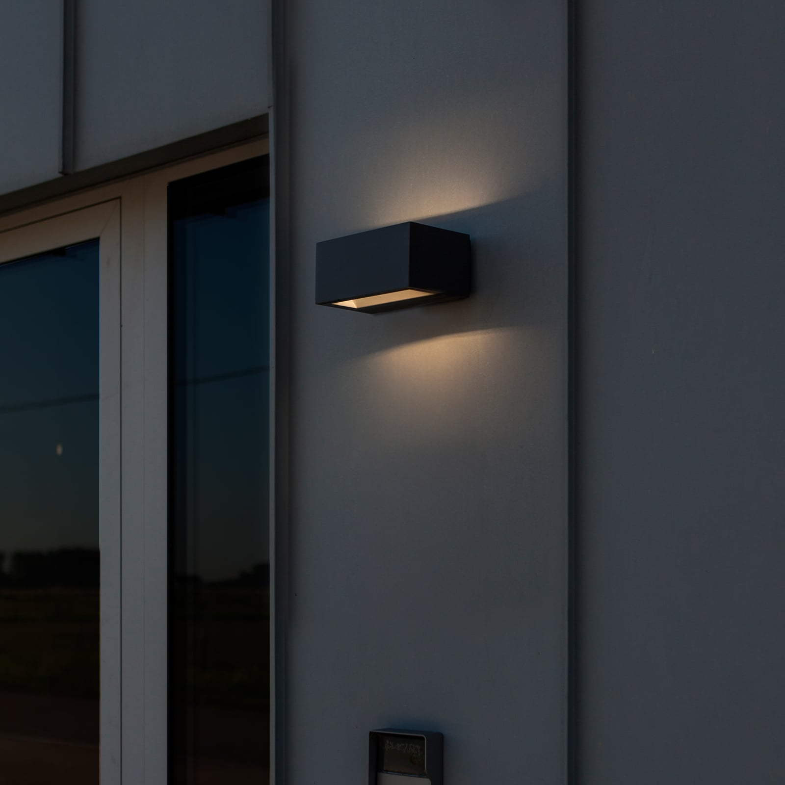 Kinkiet zewnętrzny LED GEMINI, ciemnoszara, 14 cm, IP54, światło skierowane w