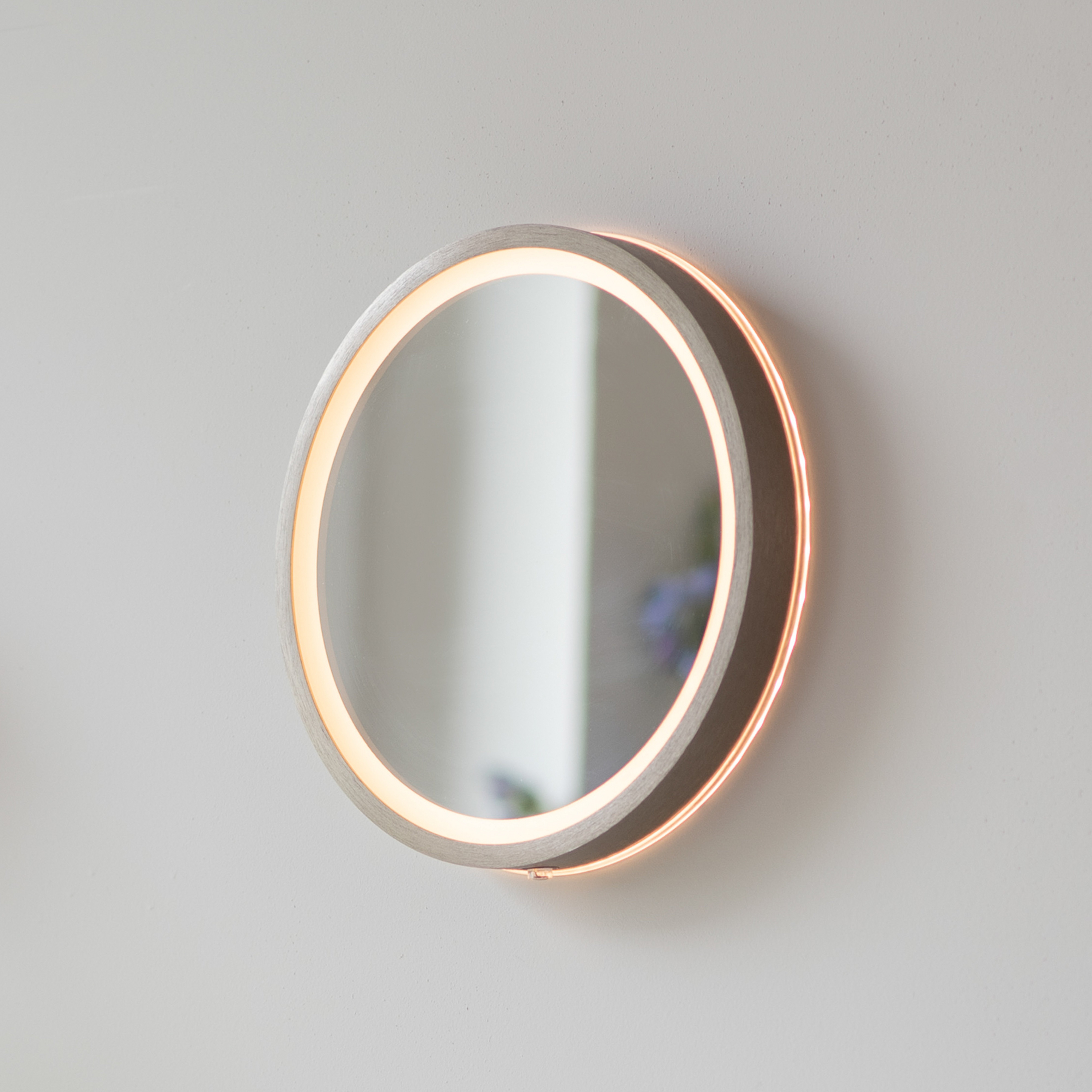 LED-vægspegel VIDRO, bronze, Ø 26 cm, powerbank, afbryder