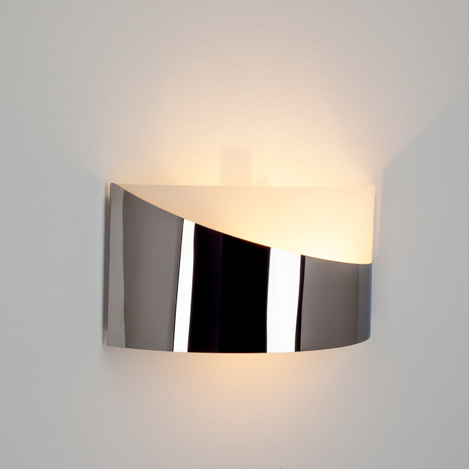 Lindby Johan Accentuating Wall Lamp, for Hallway, Glass, metal, E27, 40 W, energy efficiency: A++, W: 30 cm, H: 15 cm