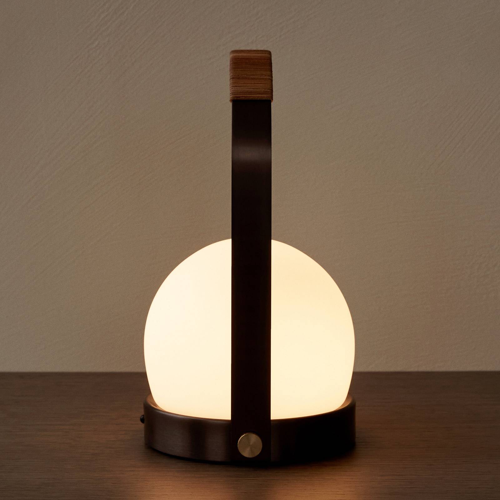 Menu Carrie table lamp rechargeable bronze/leather