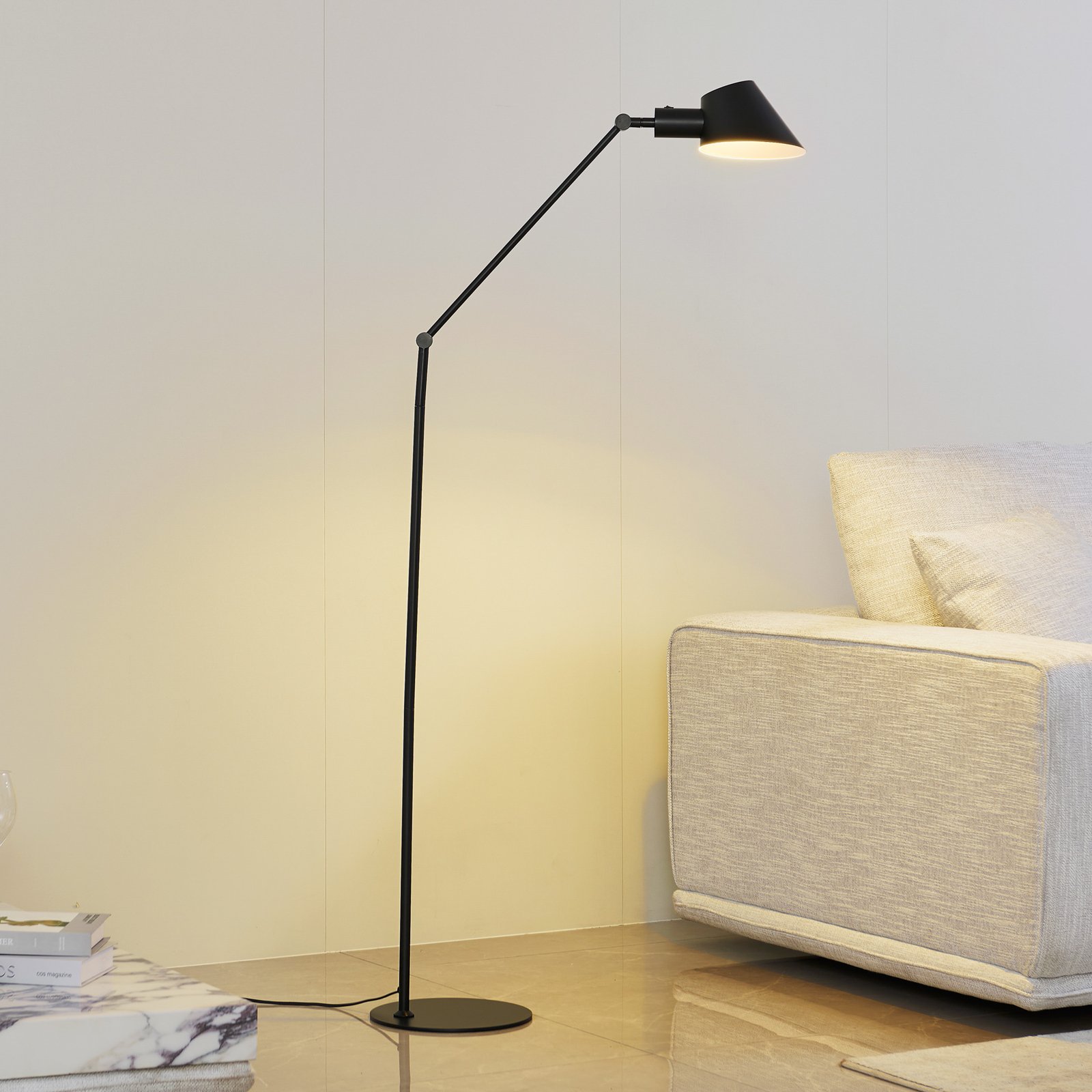 Lindby Corali floor lamp, black, metal