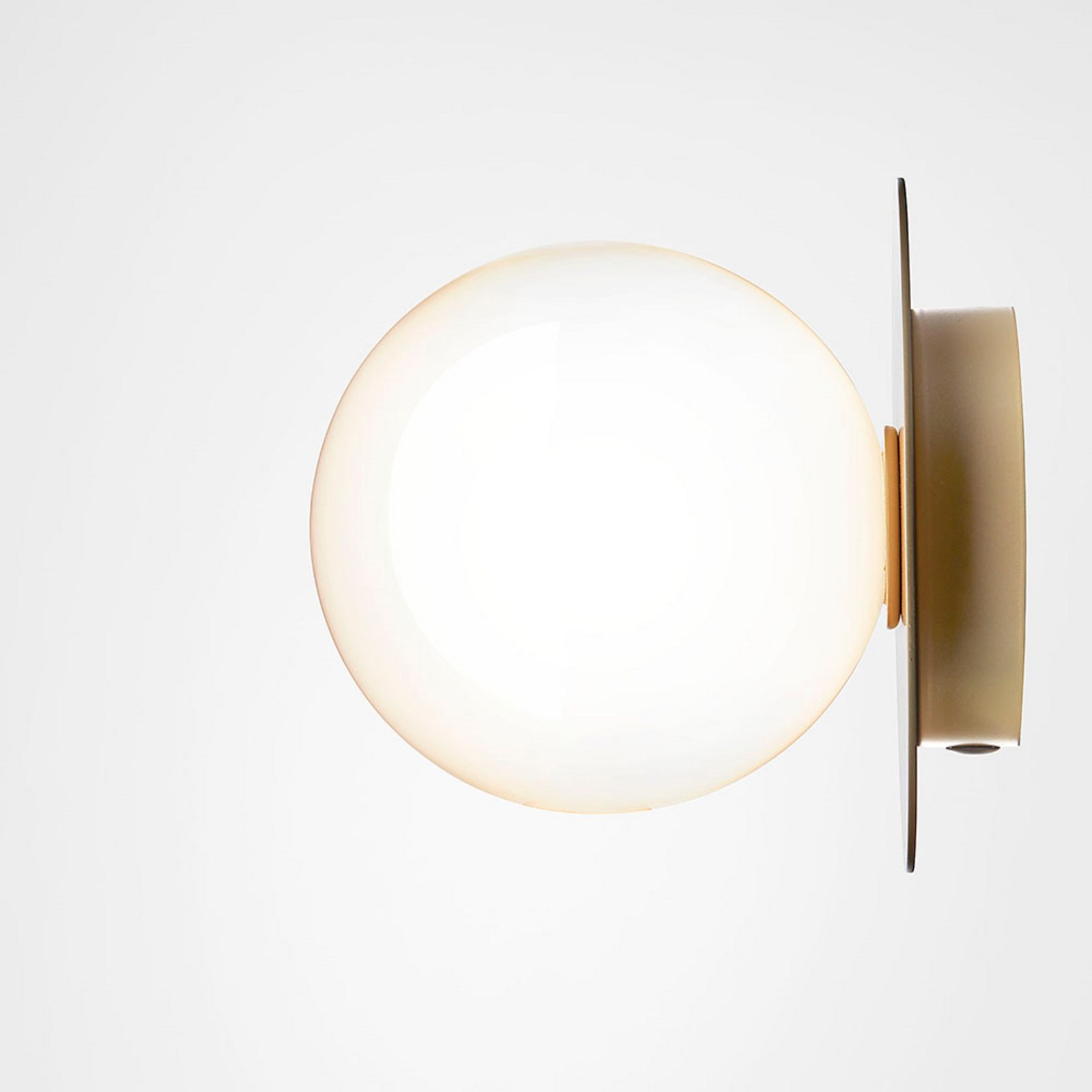 Liila 1 Nástenné Svietidlo/Stropné Lampa IP44 Medium Nordic Gold/Opal White - Nu