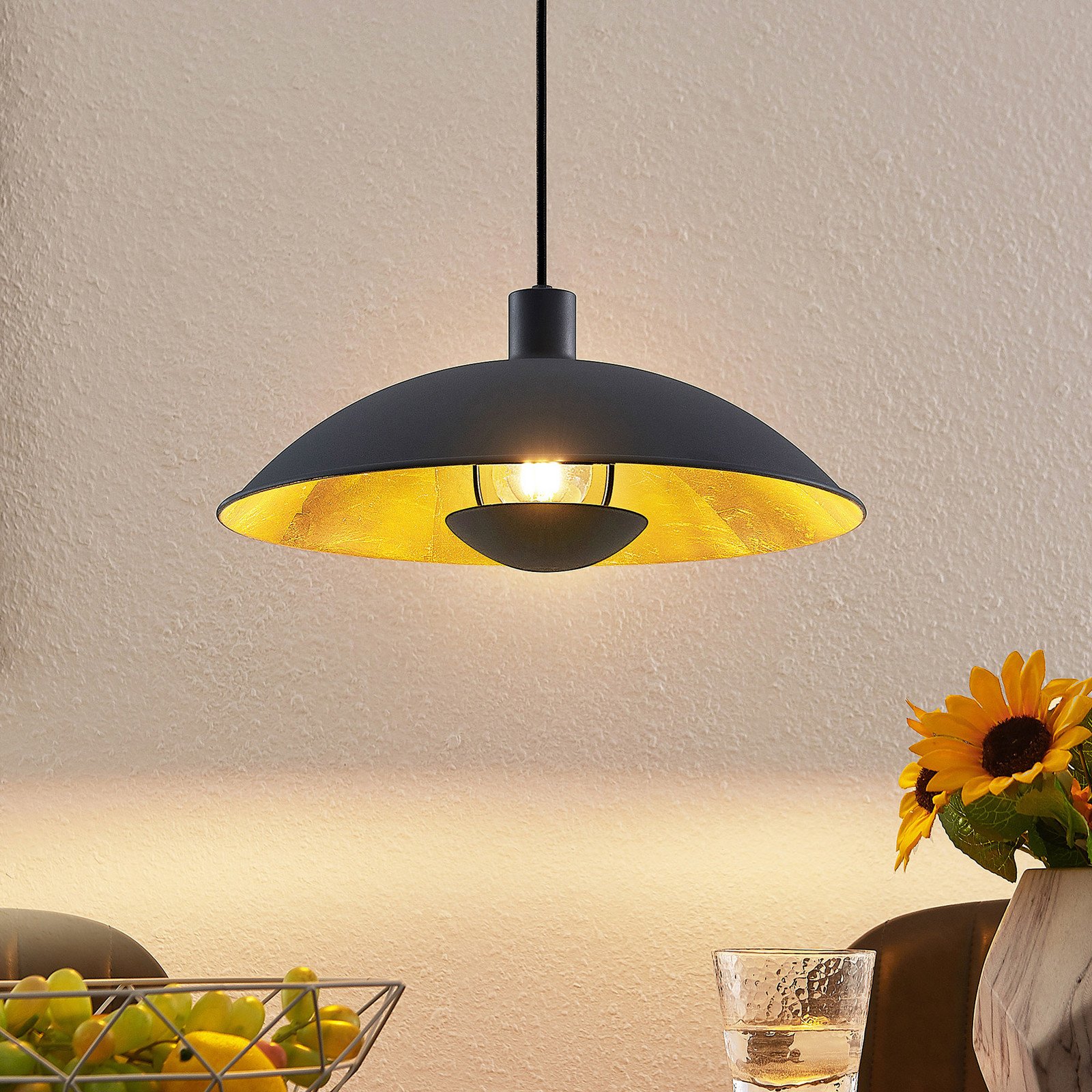 Lampă suspendată Lindby Narisara Ø 40 cm E27 negru-auriu - Camera de zi / sufragerie - modern - negru auriu - Metal