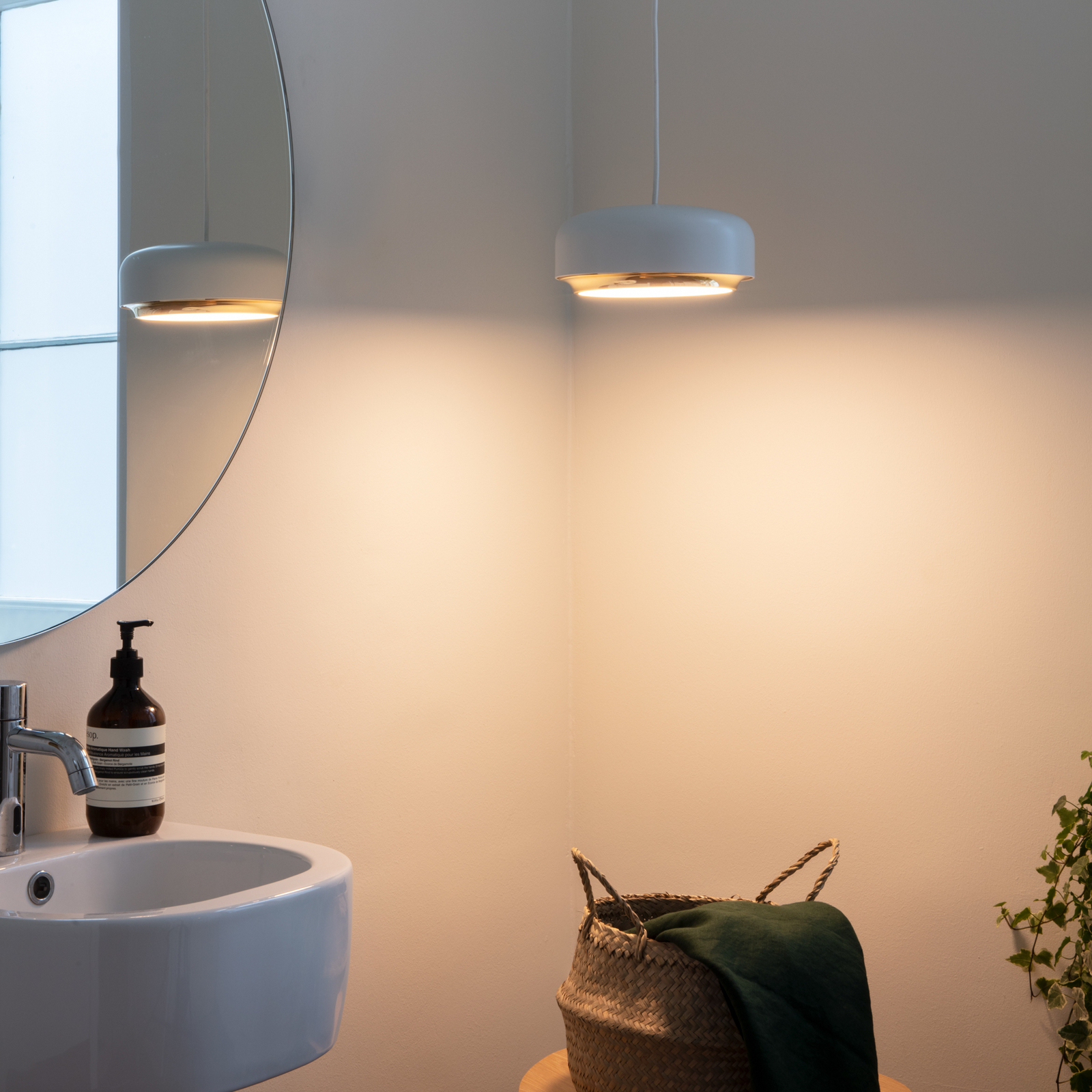 UMAGE Hazel LED hanging light, white Lights.co.uk