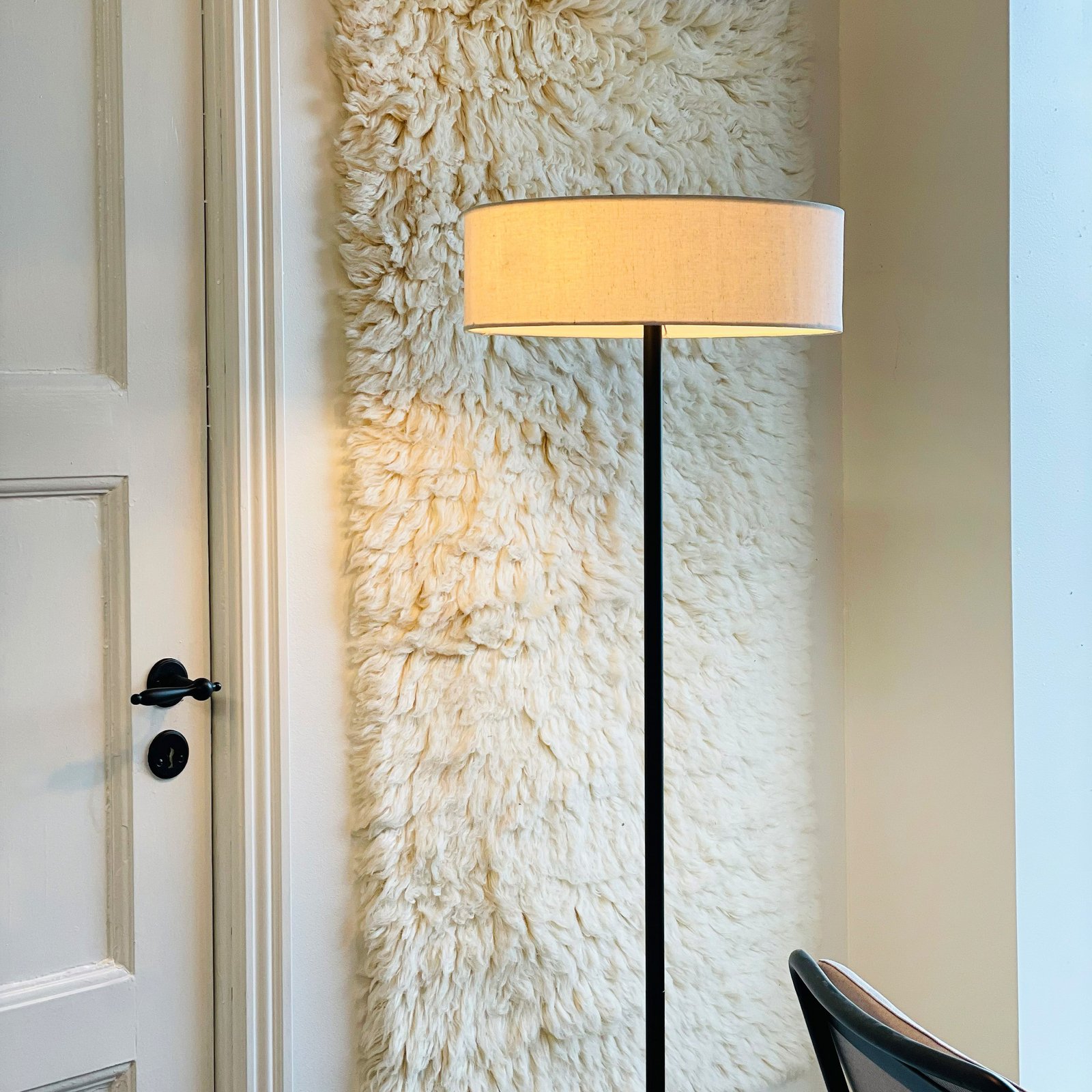 Dyberg Larsen põrandalamp Calix, must/looduslik, 150 cm
