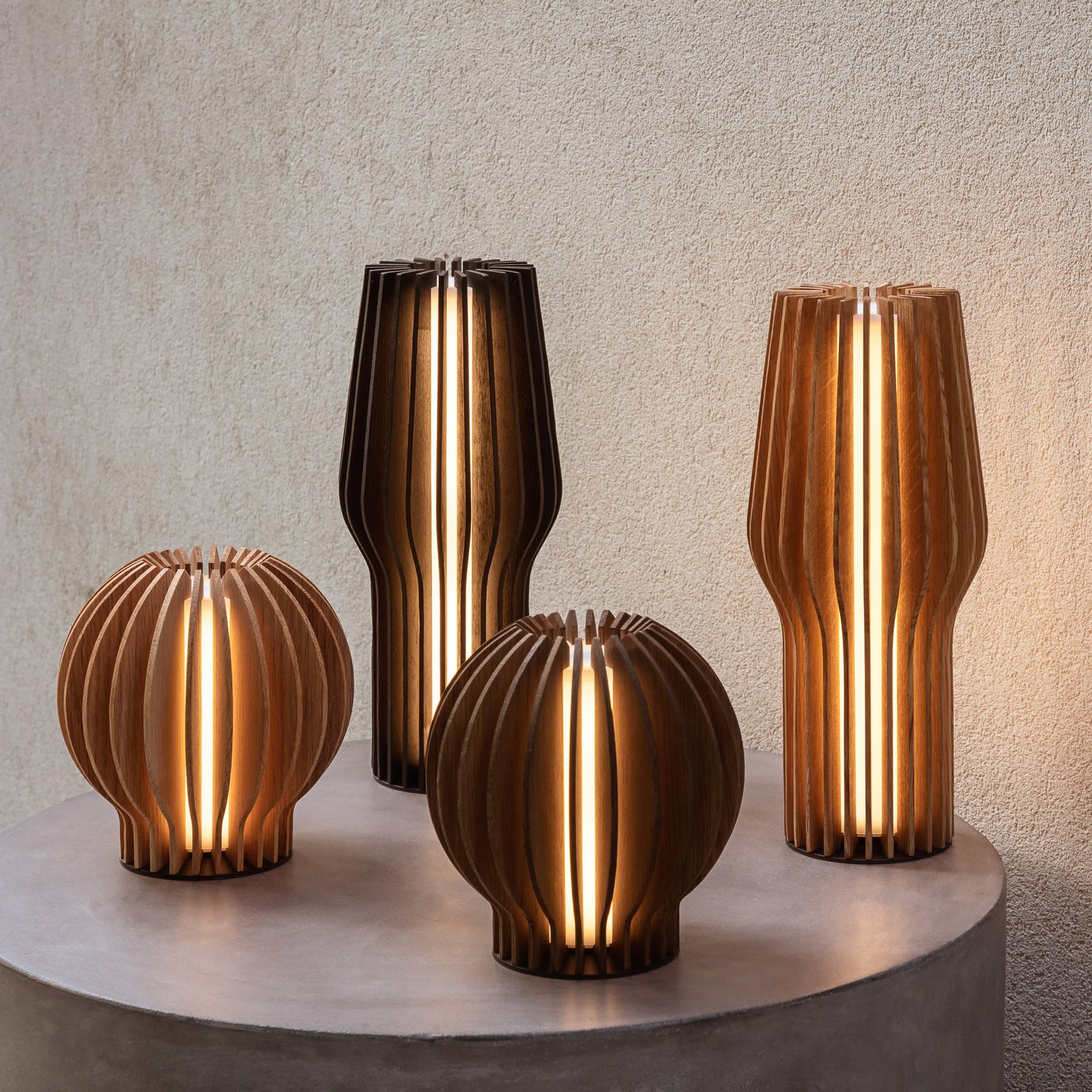 Radiant Round Portable Tischleuchte Smoked Oak - Eva Solo