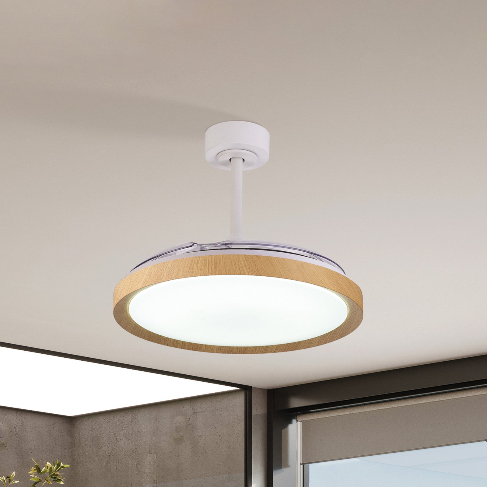 Ventilateur de plafond LED Mistral décor bois DC silencieux Ø 106 cm CCT
