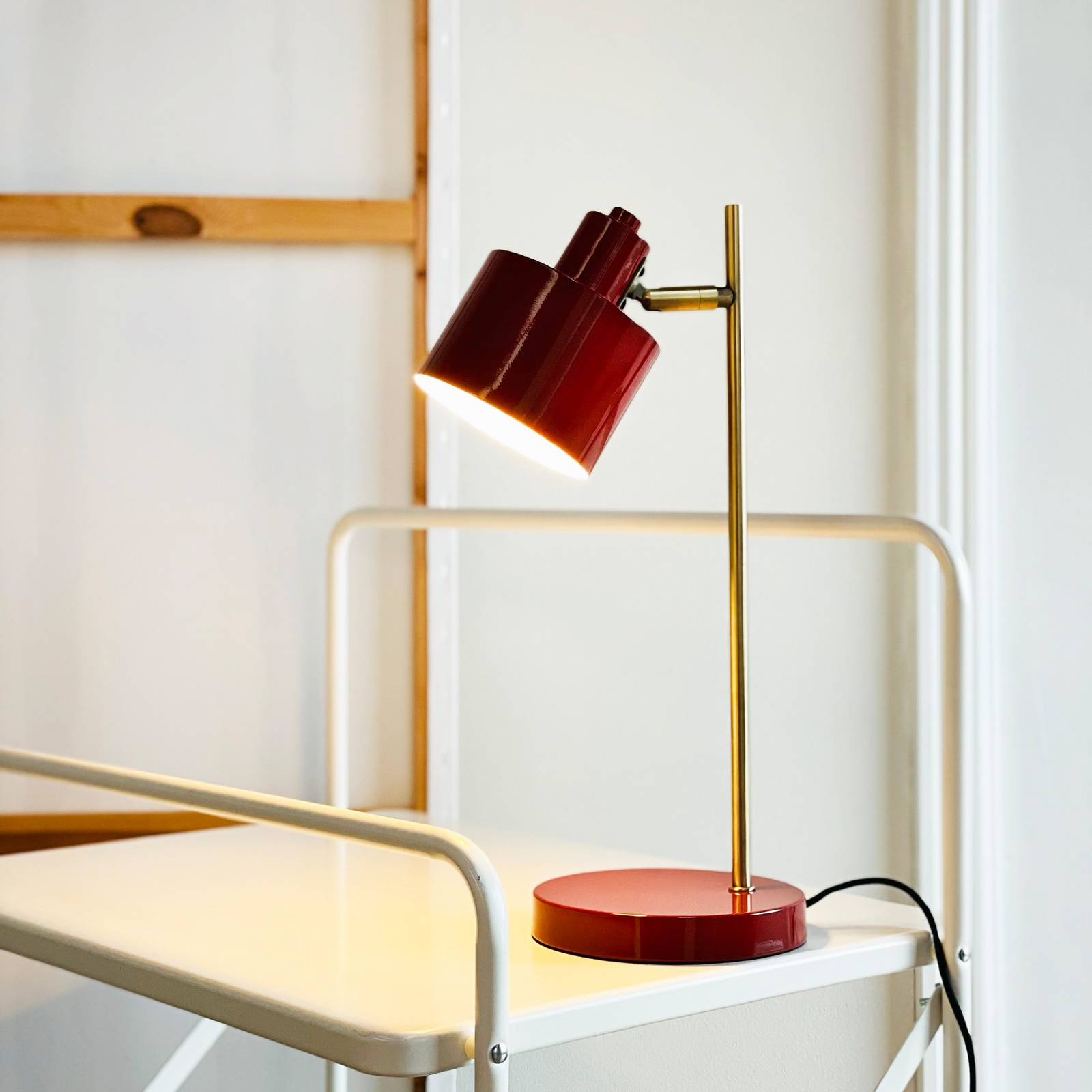 Dyberg Larsen Lampa stołowa Ocean, ciemnoczerwona, wysokość 43 cm