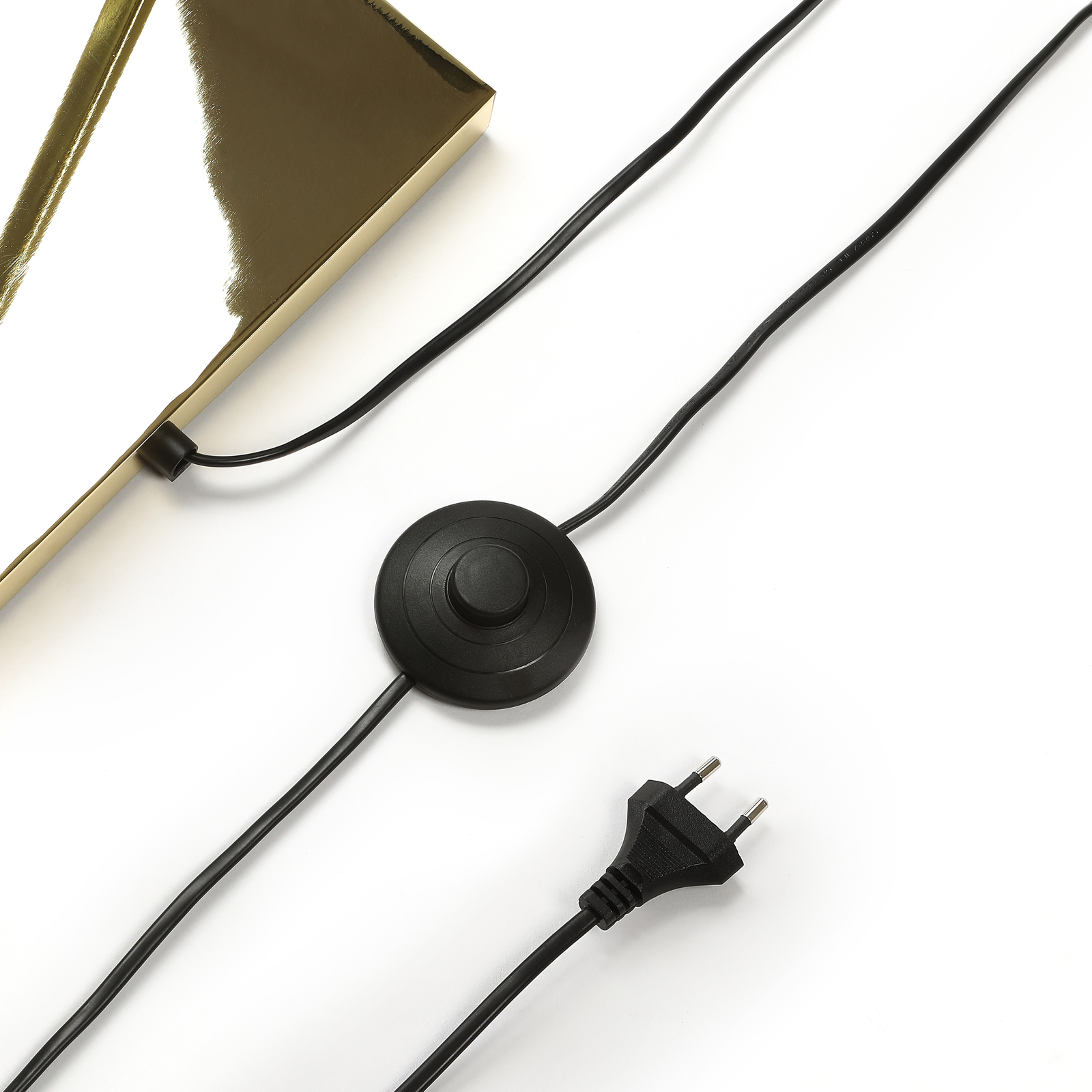 Lucande stāvlampa Evaine, misiņš/melns, 155 cm, E27 Lucande stāvlampa Evaine, misiņš/melns, 155 cm, E27