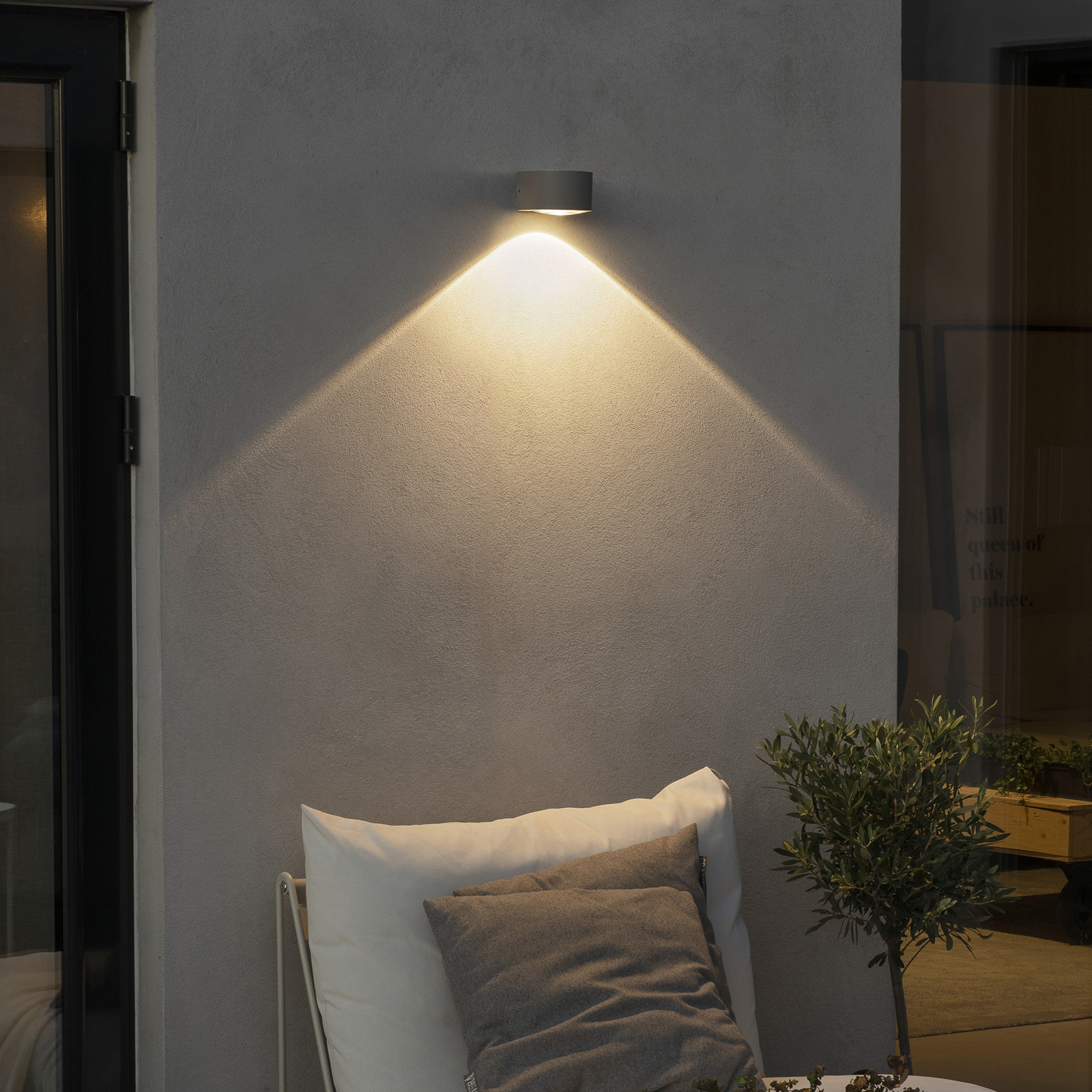 Candeeiro de parede exterior Gela LED, distribuição descendente, branco
