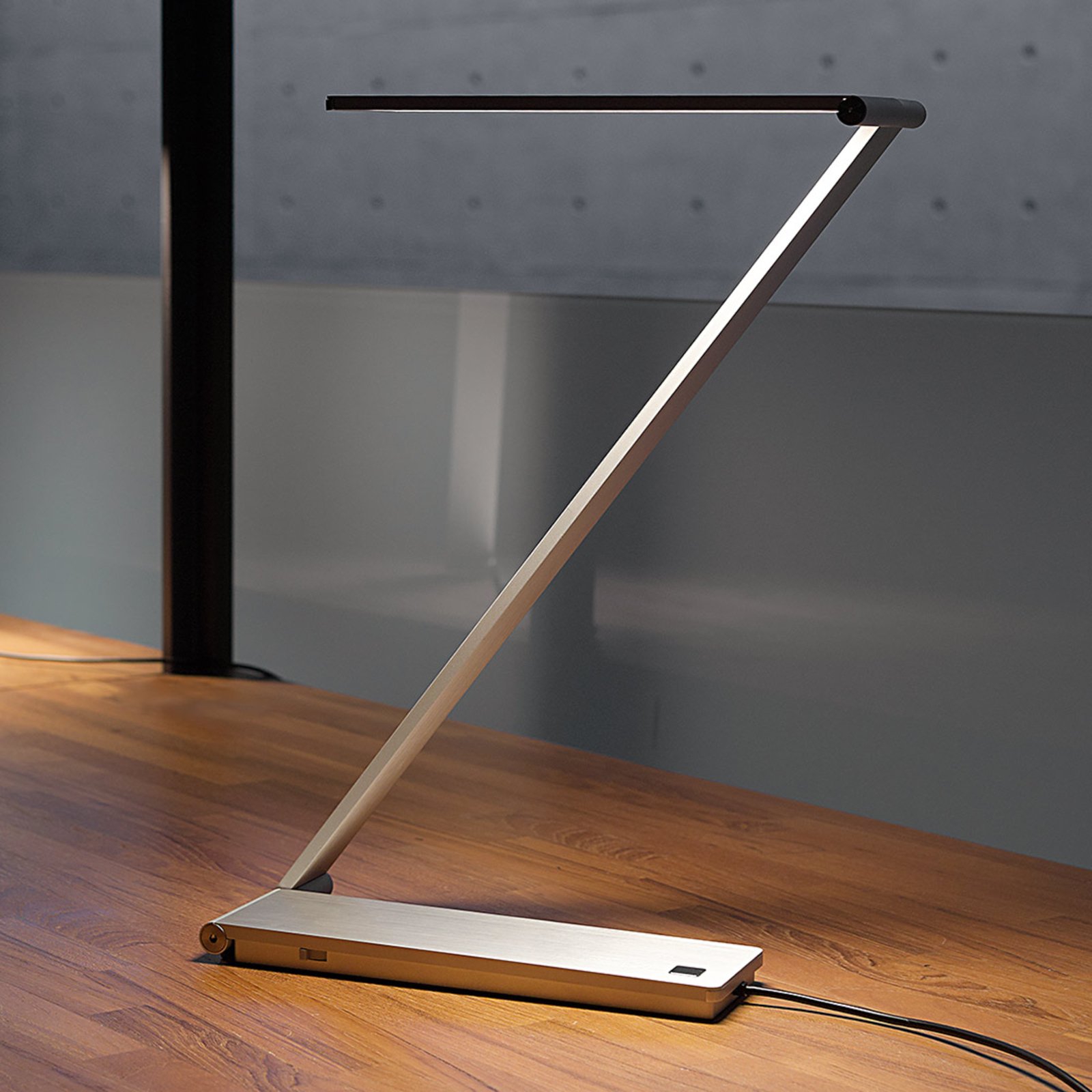 Lampe de table design BE Light avec LEDs