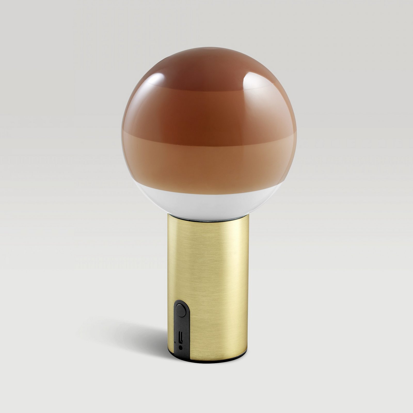 Lámpara de mesa recargable MARSET Dipping Light, crema/latón, atenuable