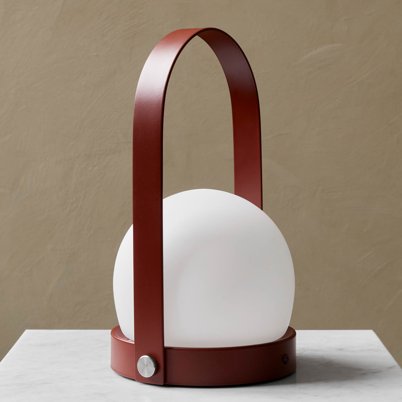 Carrie Portable Tischleuchte Burned Red - Audo Copenhagen