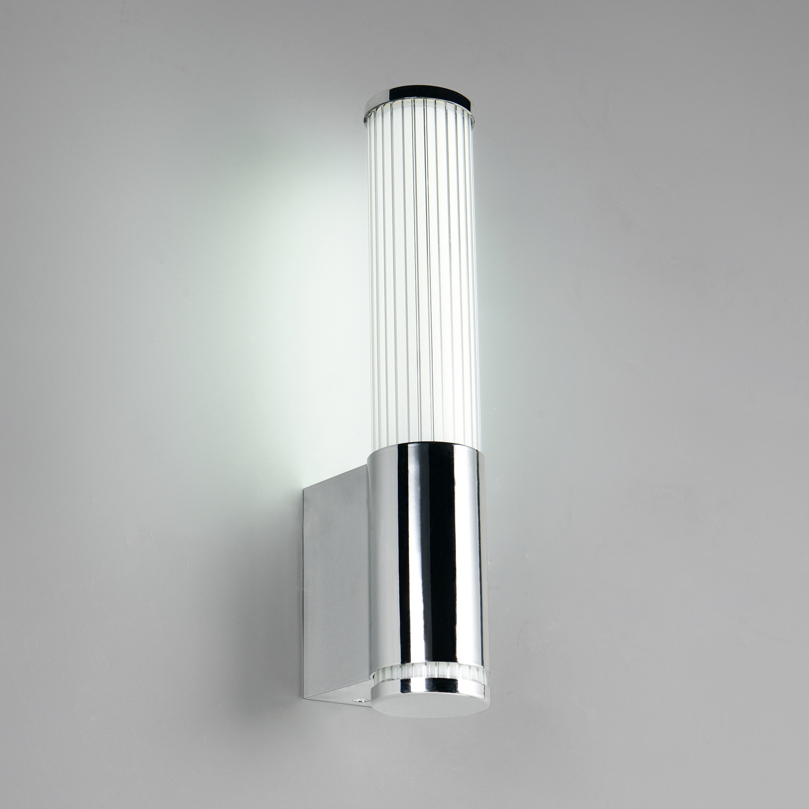 LED sienas lampa „Stefano“, hroma krāsā, augstums 29 cm, metāls, IP44 LED sienas lampa „Stefano“, hroma krāsā, augstums 29 cm, metāls, IP44