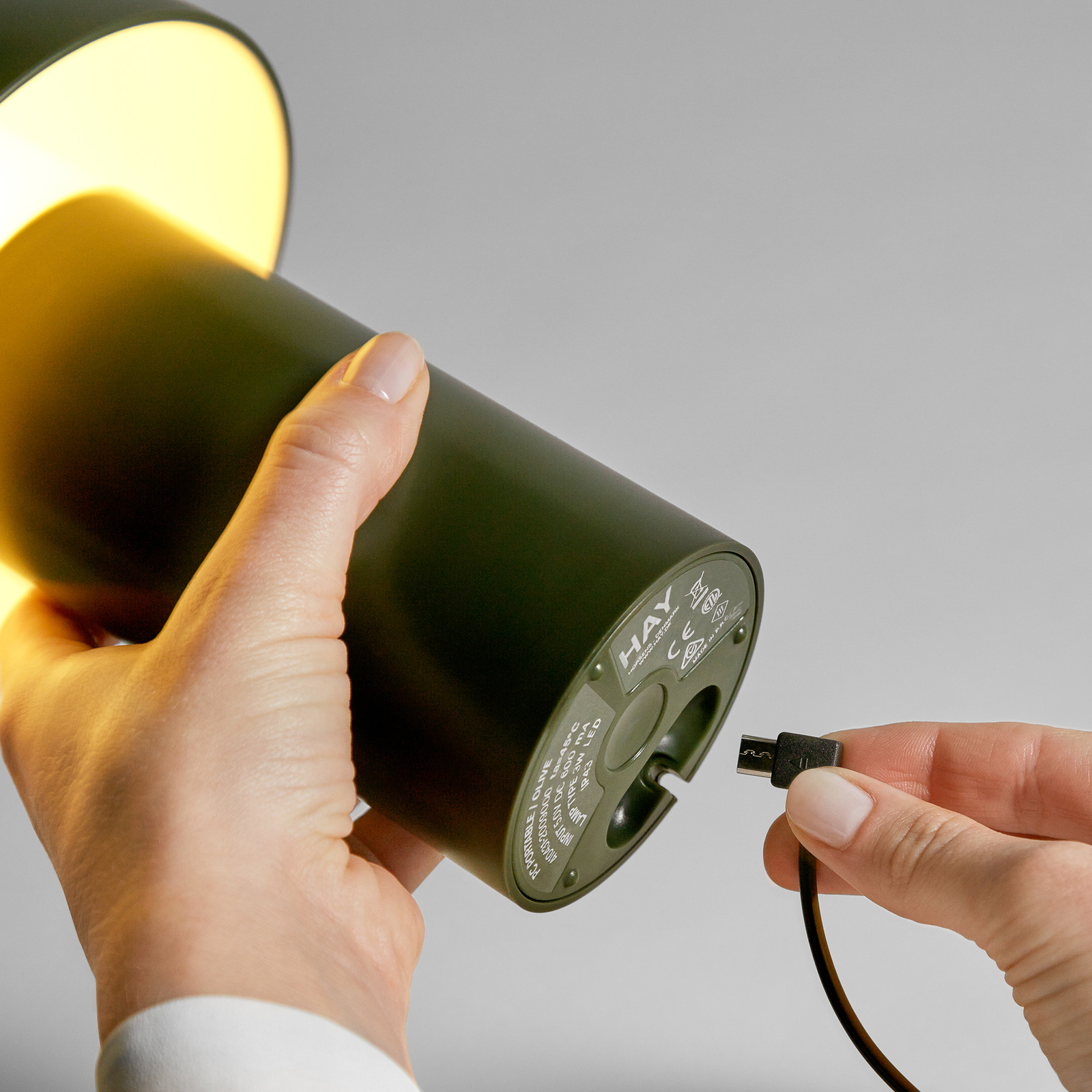 HAY PC Portable LED stolní lampa s baterií olivová