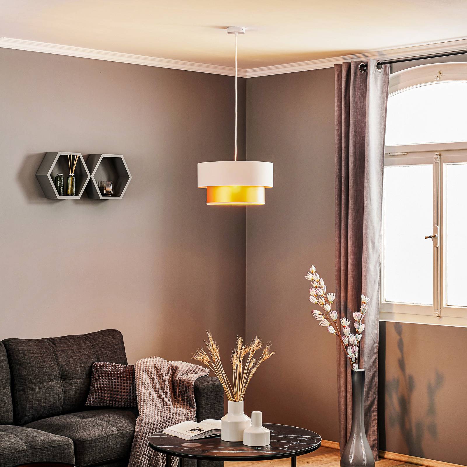 Maco Design Závěsná lampa Dorina, krémová/zlatá Ø 40 cm