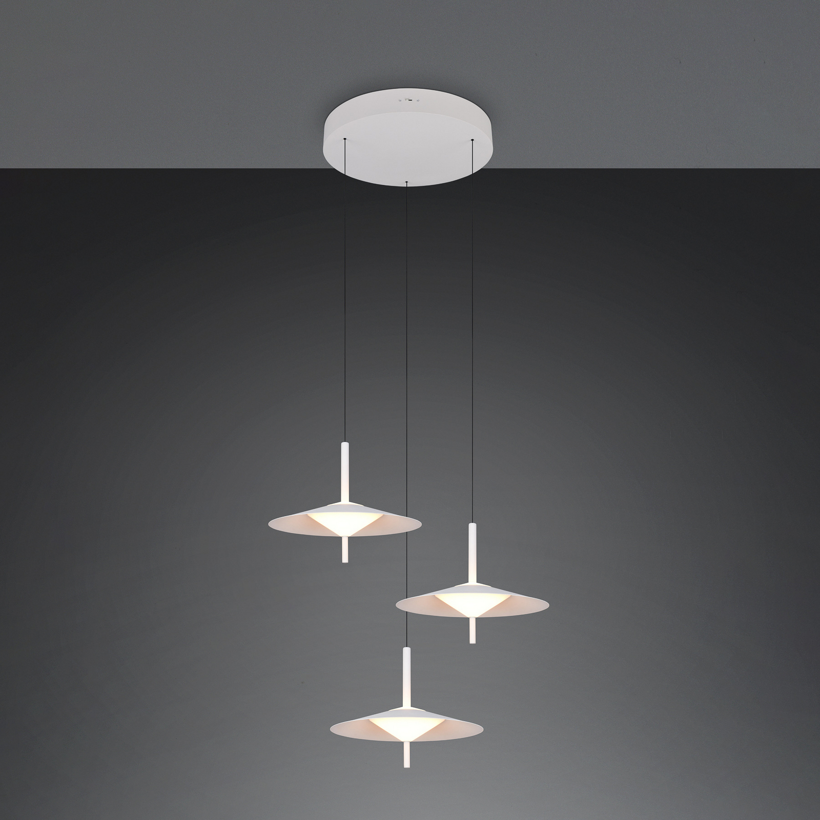 LED piekaramā lampa „Amalo“, matēti balta, Ø 67 cm, metāls, CCT 3-flg. LED piekaramā lampa „Amalo“, matēti balta, Ø 67 cm, metāls, CCT 3-flg.